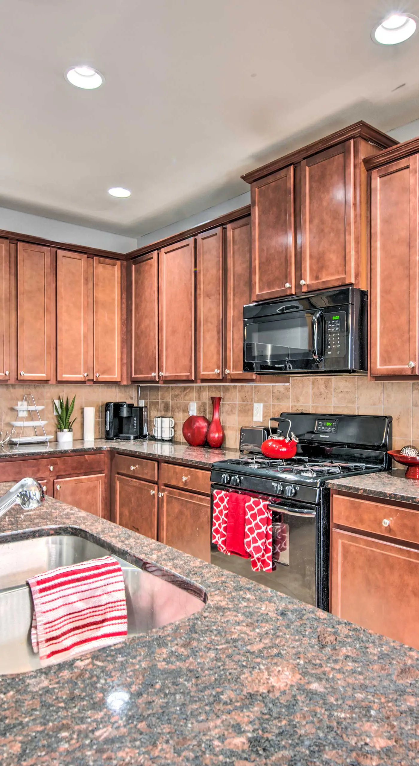 Suburban Atlanta Vacation Home ~ 3 Mi to Airport!