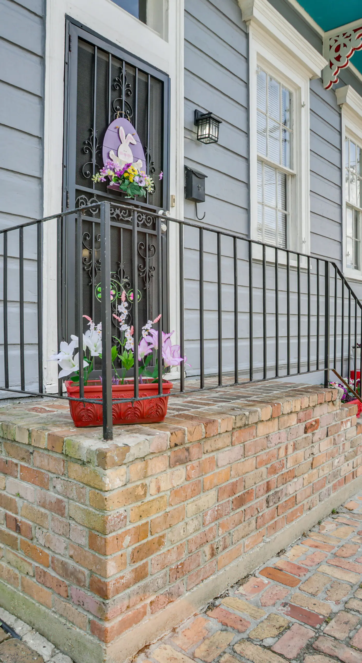 Walk to Magazine St: NOLA House in Irish Channel!