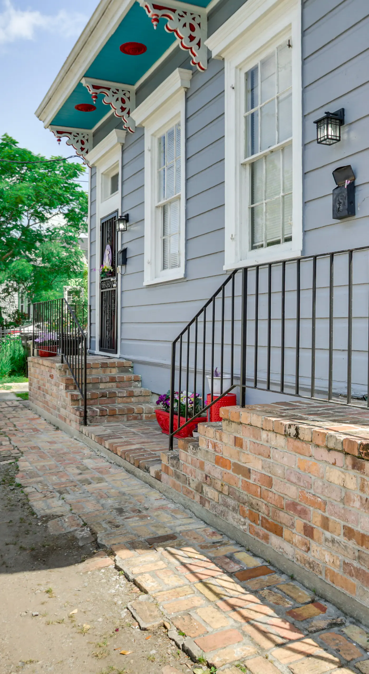 Walk to Magazine St: NOLA House in Irish Channel!