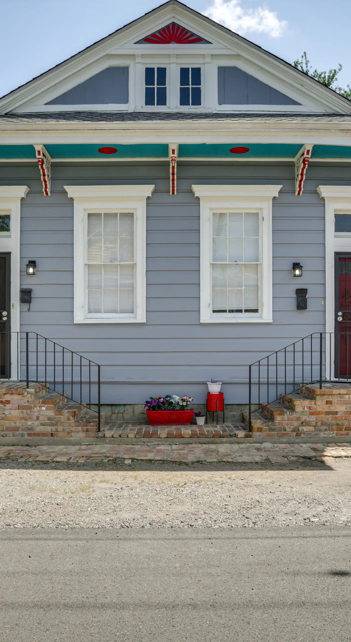 Walk to Magazine St: NOLA House in Irish Channel!