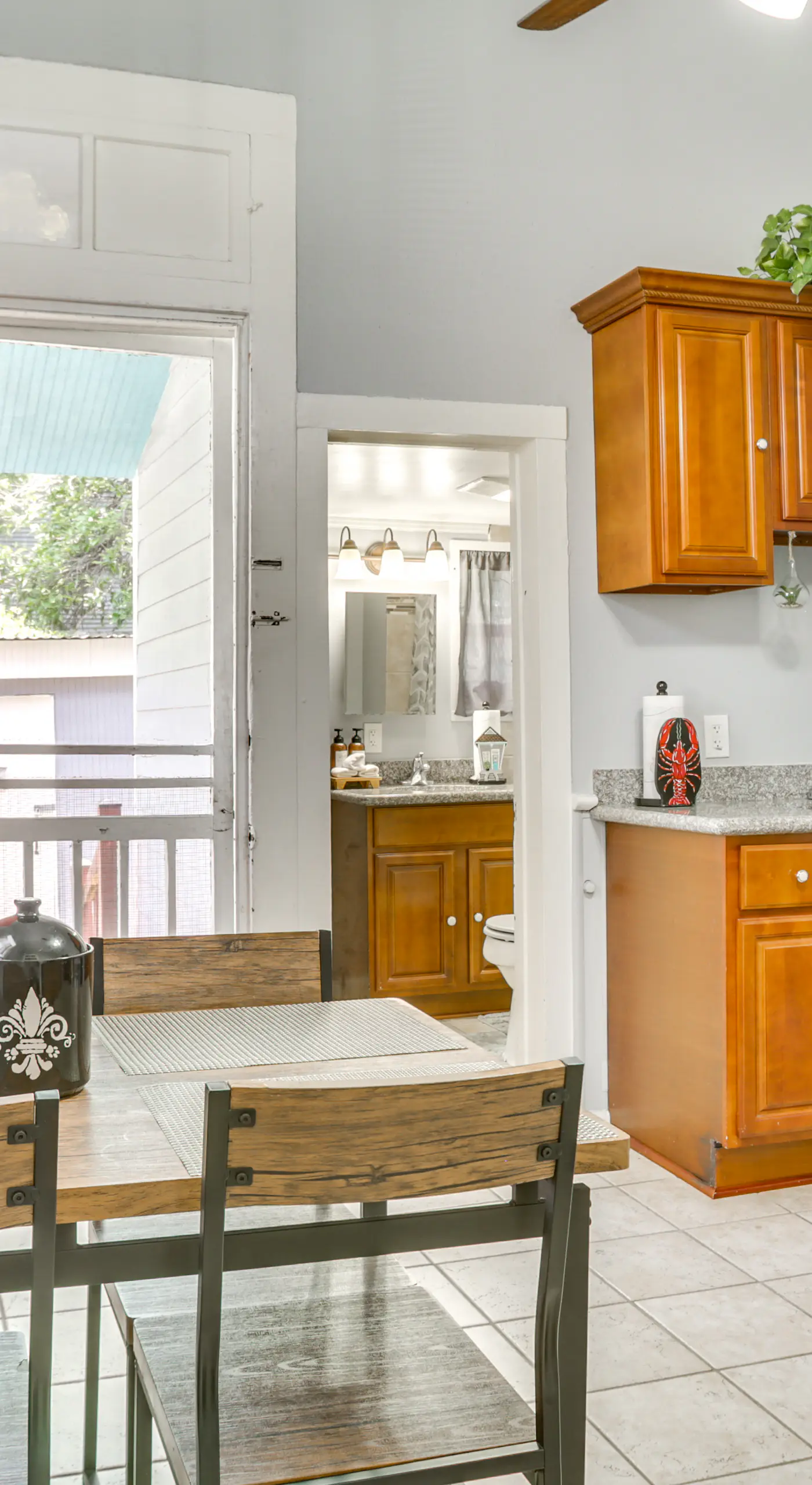Walk to Magazine St: NOLA House in Irish Channel!