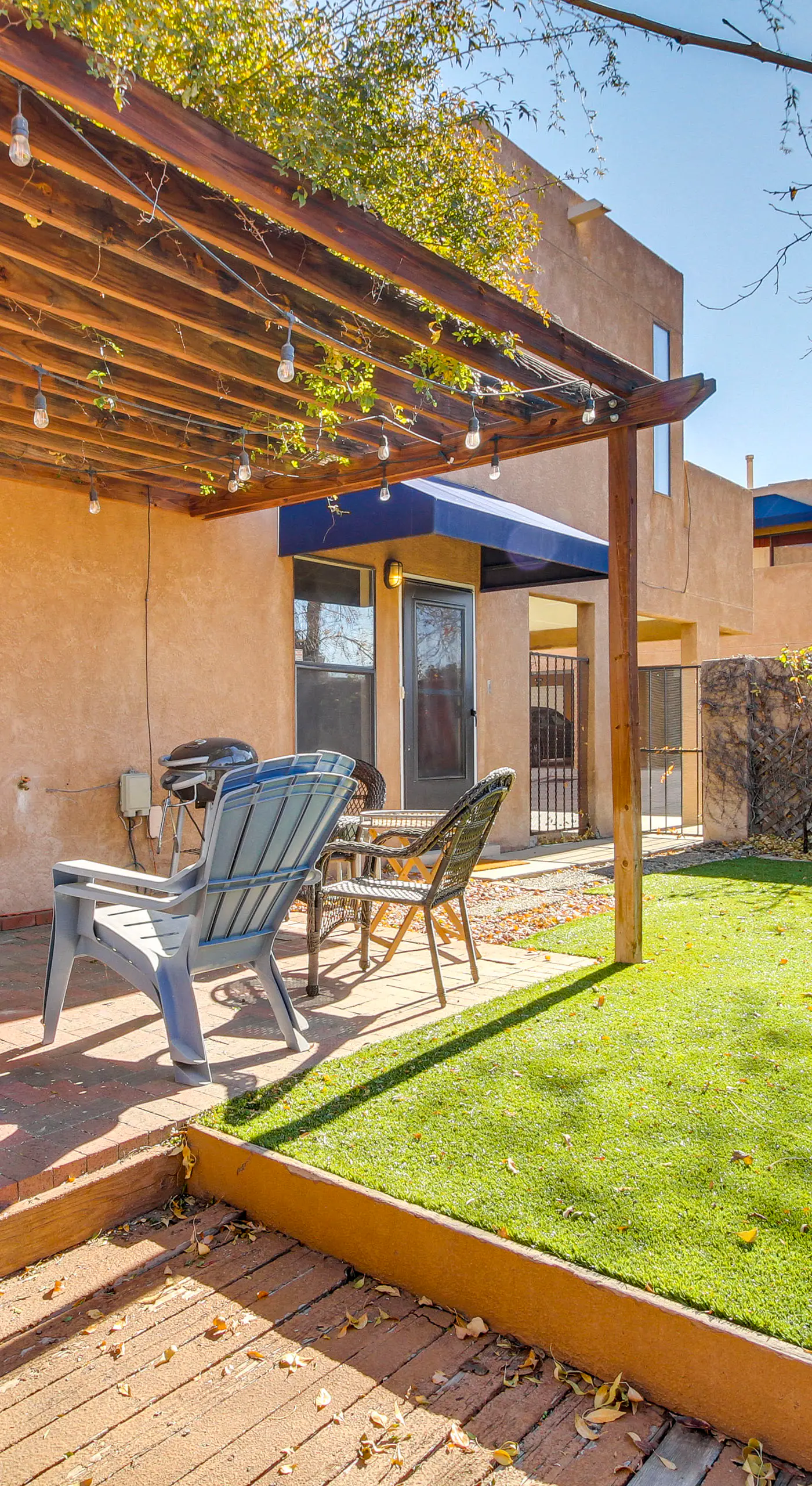1 Mi to UNM: Convenient Albuquerque Townhome!