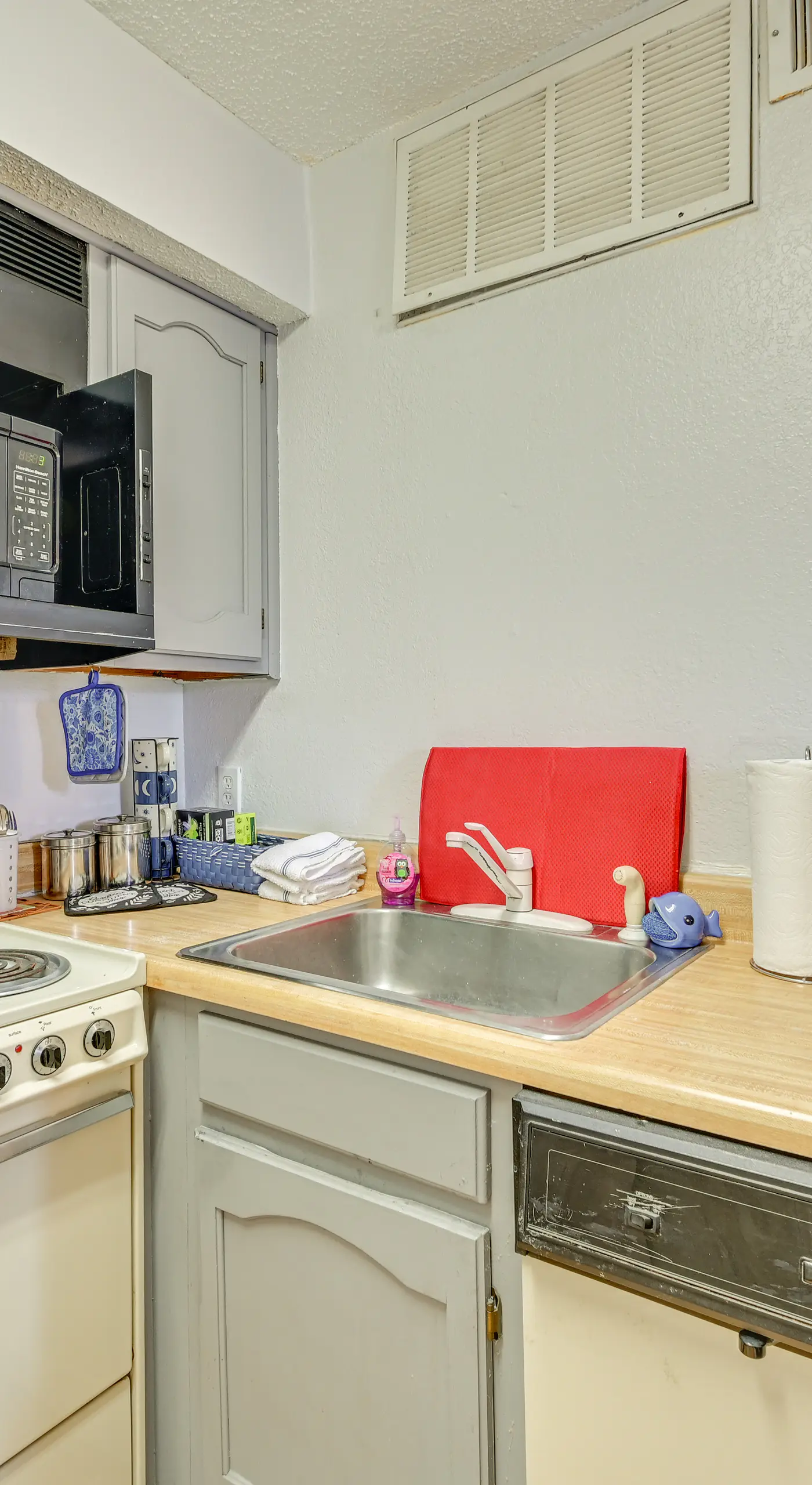 3 Mi to Dtwn Fort Worth! Condo w/ Hot Tub & Pool