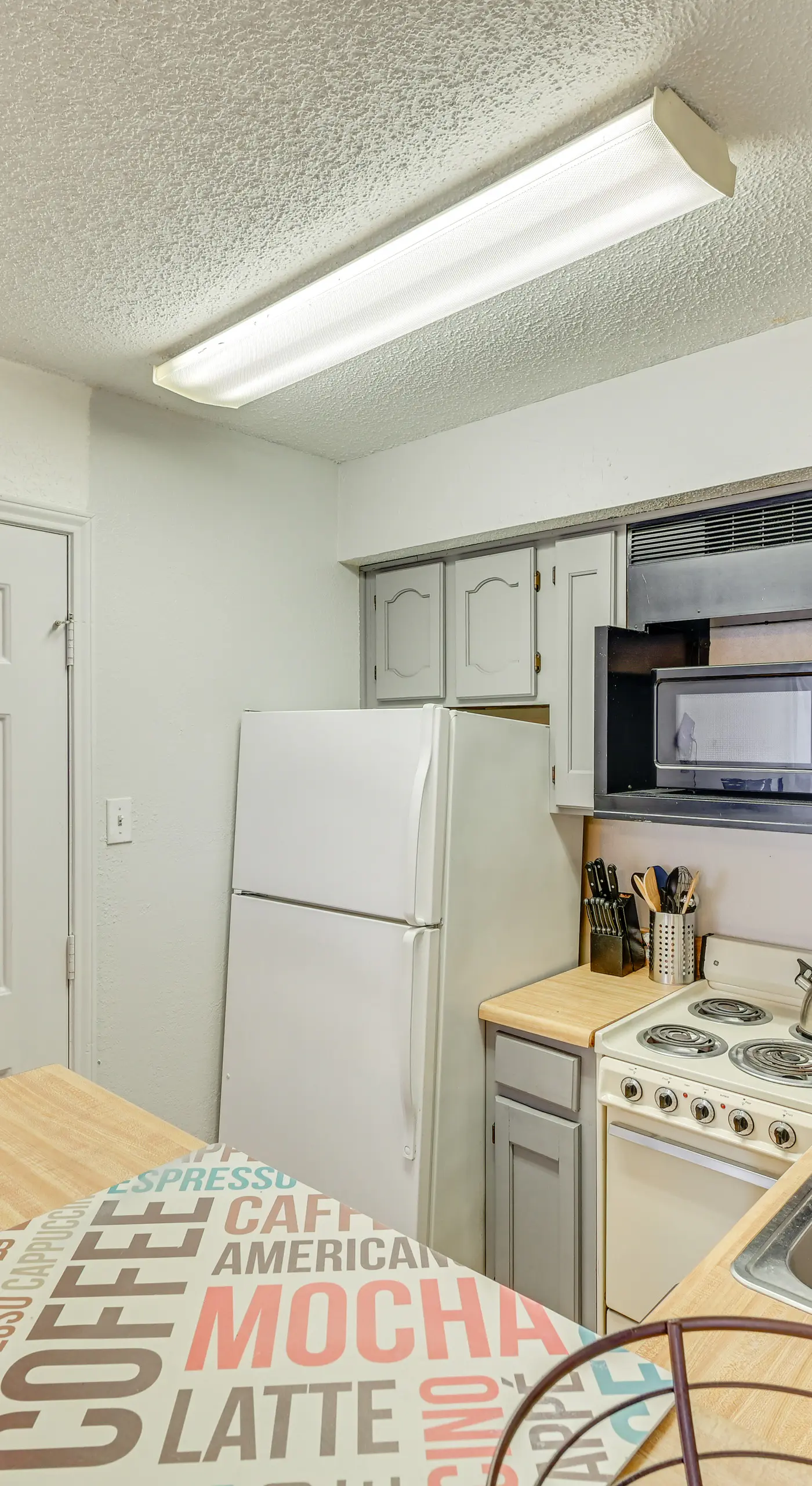 3 Mi to Dtwn Fort Worth! Condo w/ Hot Tub & Pool