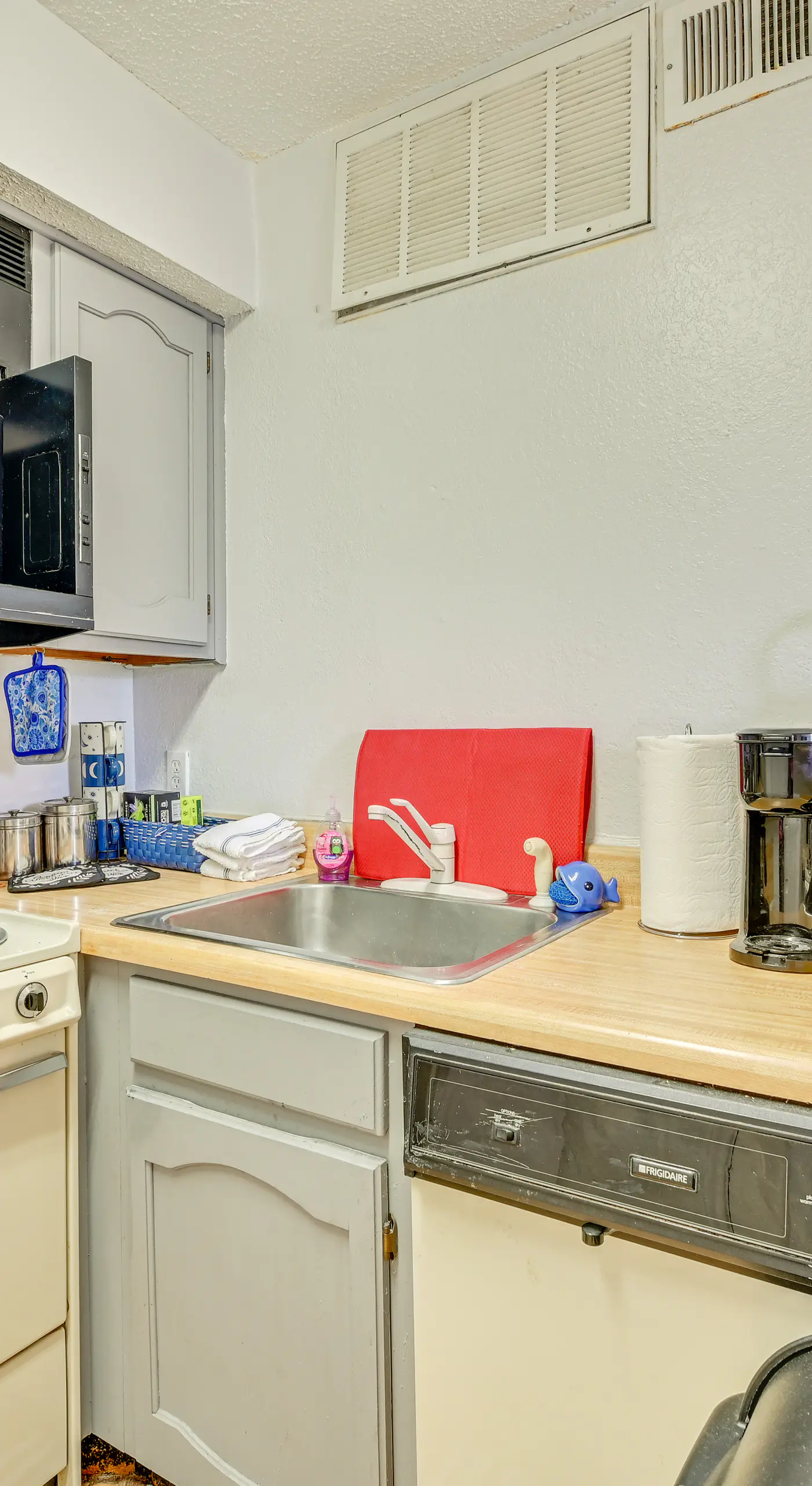 3 Mi to Dtwn Fort Worth! Condo w/ Hot Tub & Pool