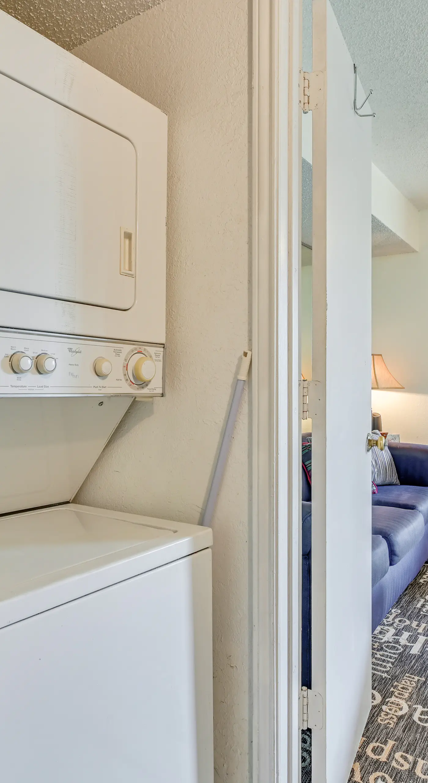 3 Mi to Dtwn Fort Worth! Condo w/ Hot Tub & Pool