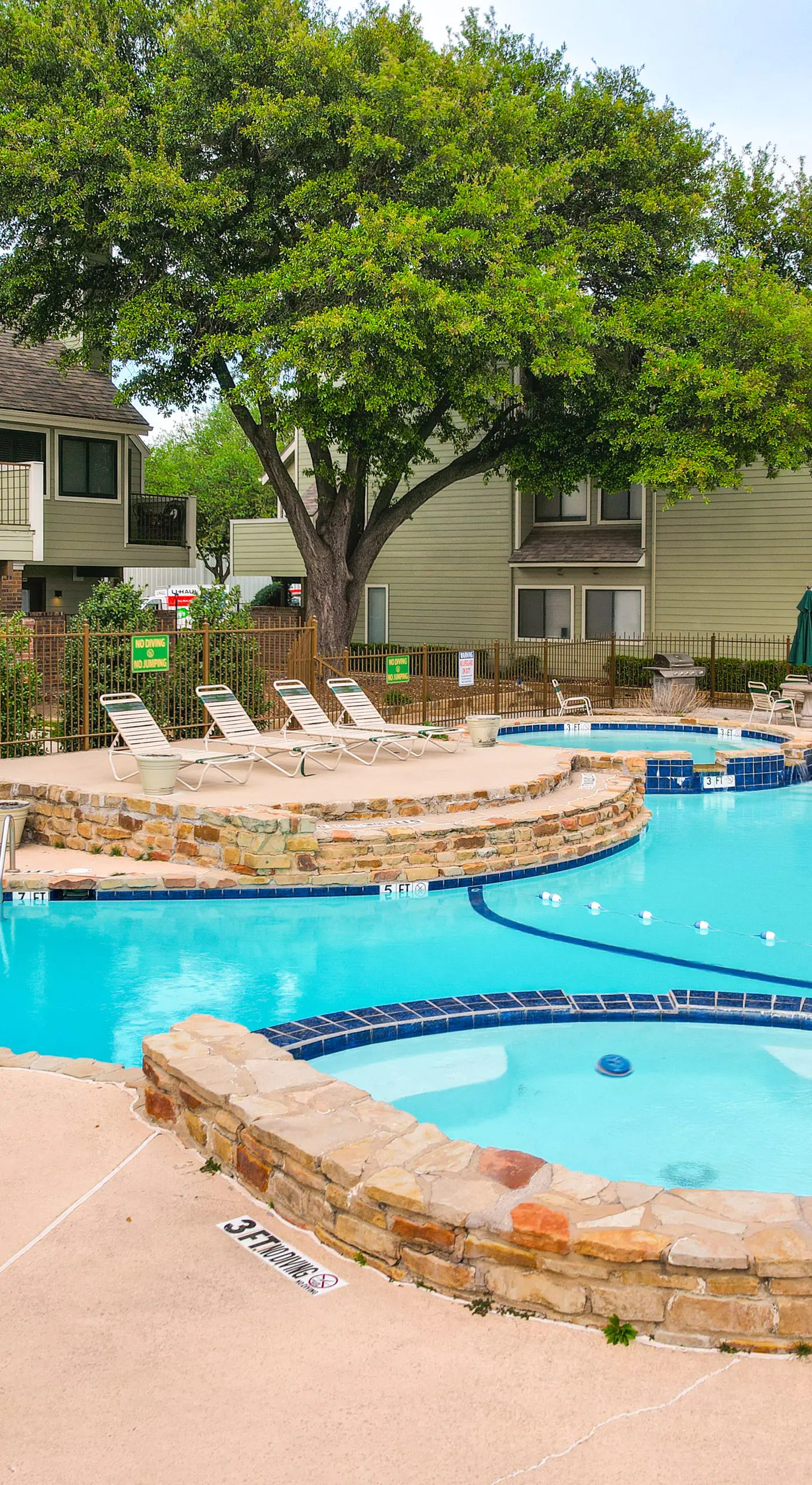 3 Mi to Dtwn Fort Worth! Condo w/ Hot Tub & Pool