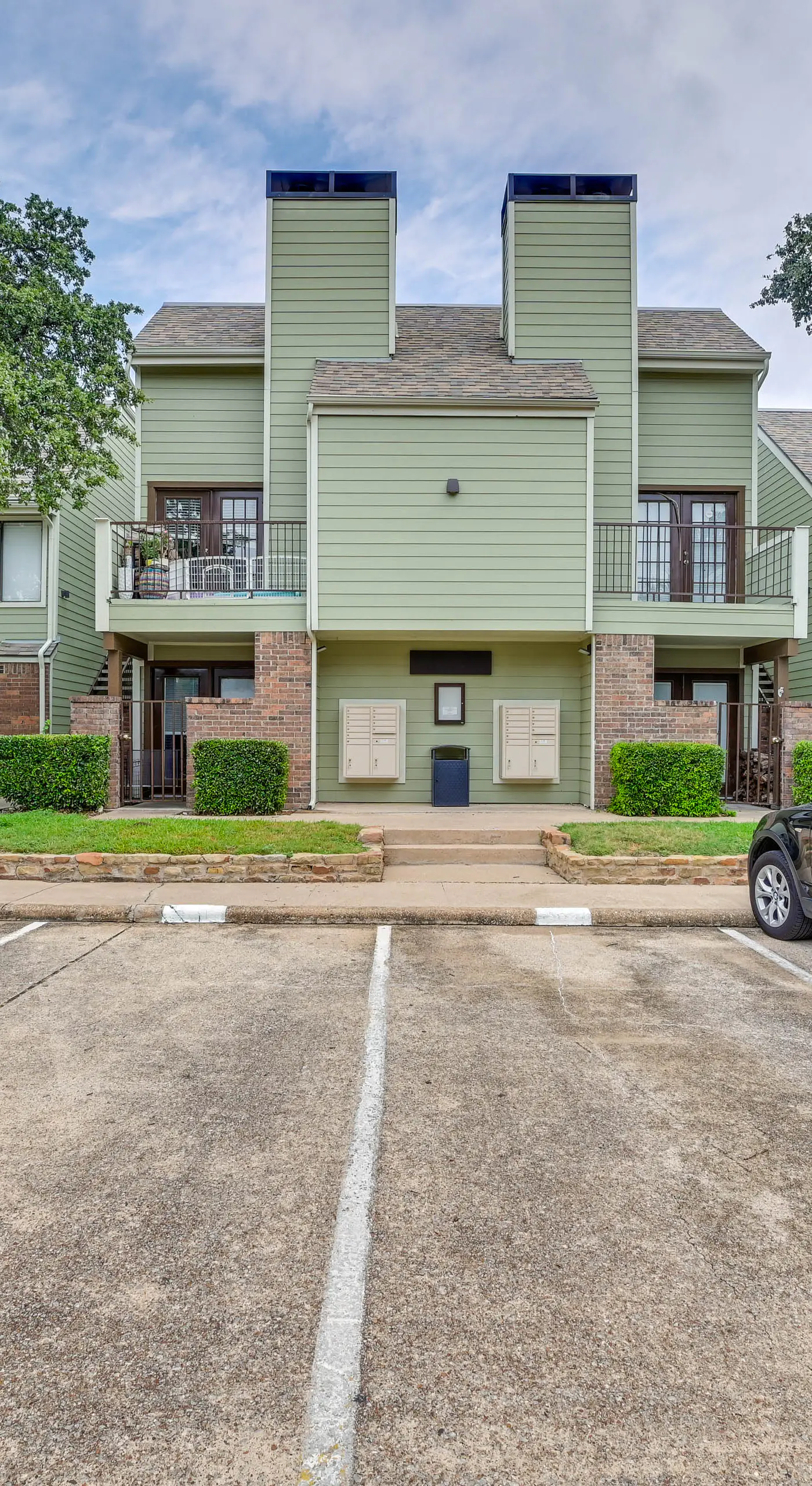 3 Mi to Dtwn Fort Worth! Condo w/ Hot Tub & Pool