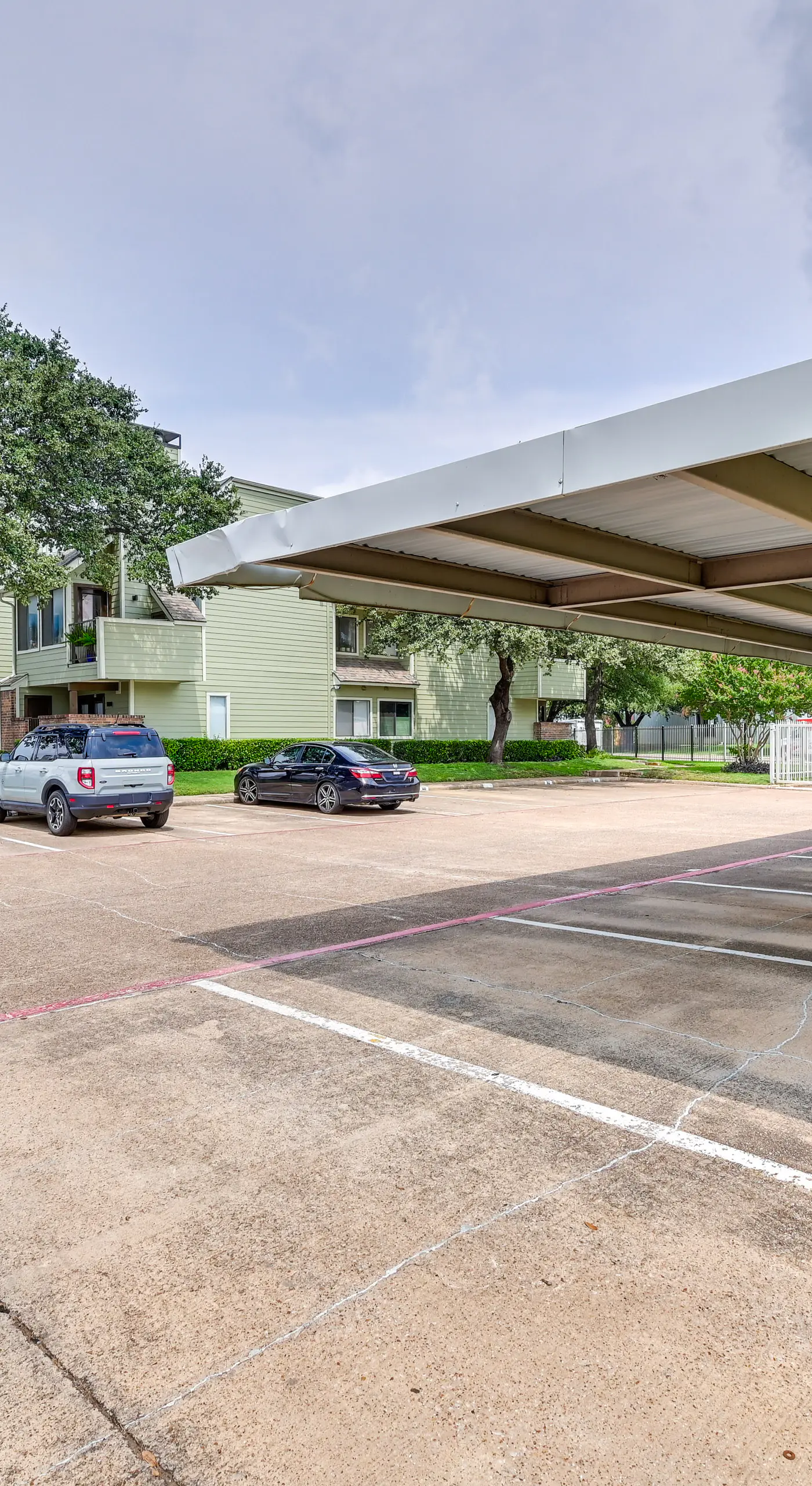 3 Mi to Dtwn Fort Worth! Condo w/ Hot Tub & Pool