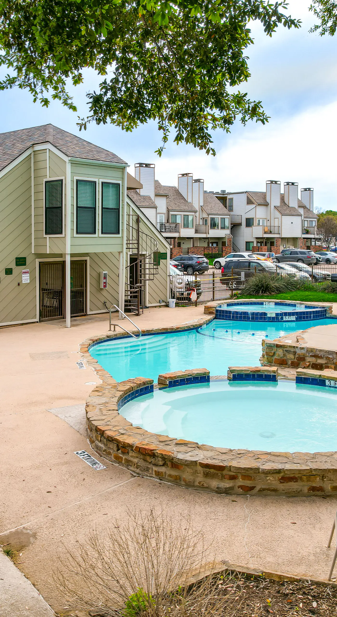 3 Mi to Dtwn Fort Worth! Condo w/ Hot Tub & Pool