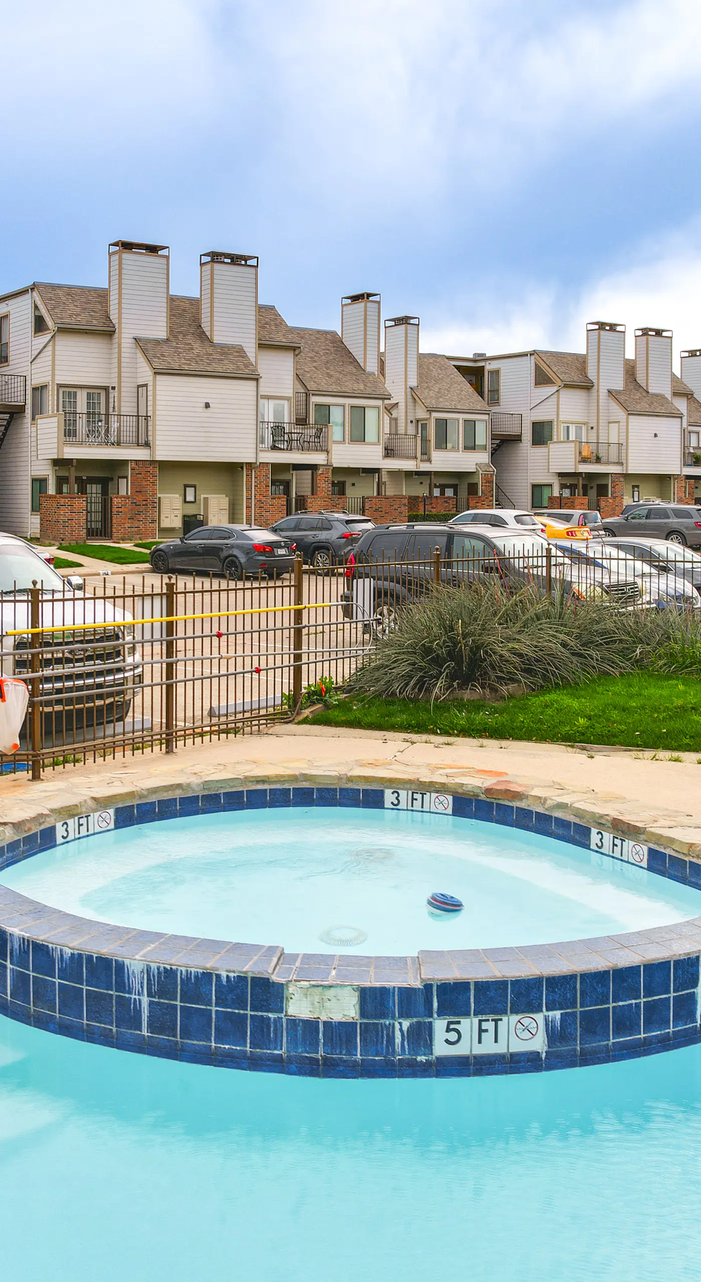3 Mi to Dtwn Fort Worth! Condo w/ Hot Tub & Pool