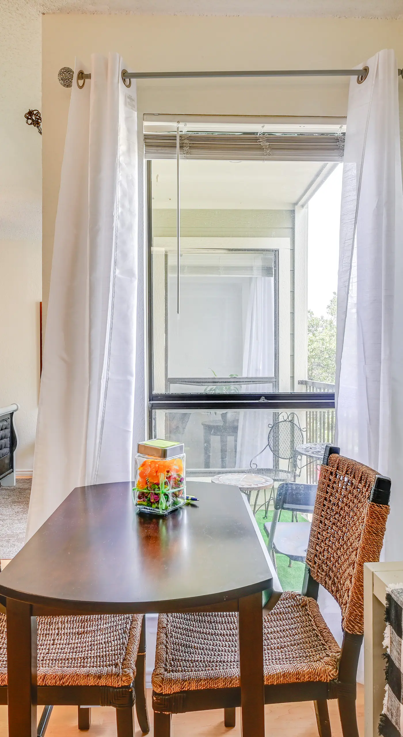3 Mi to Dtwn Fort Worth! Condo w/ Hot Tub & Pool