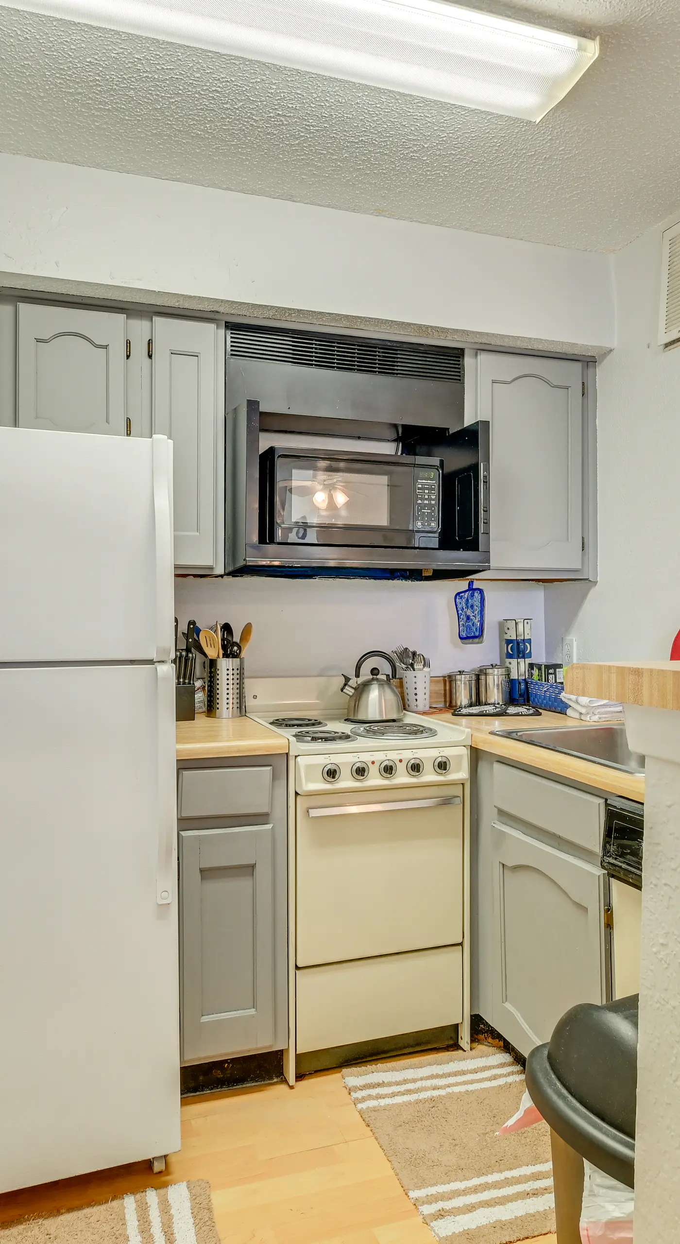 3 Mi to Dtwn Fort Worth! Condo w/ Hot Tub & Pool