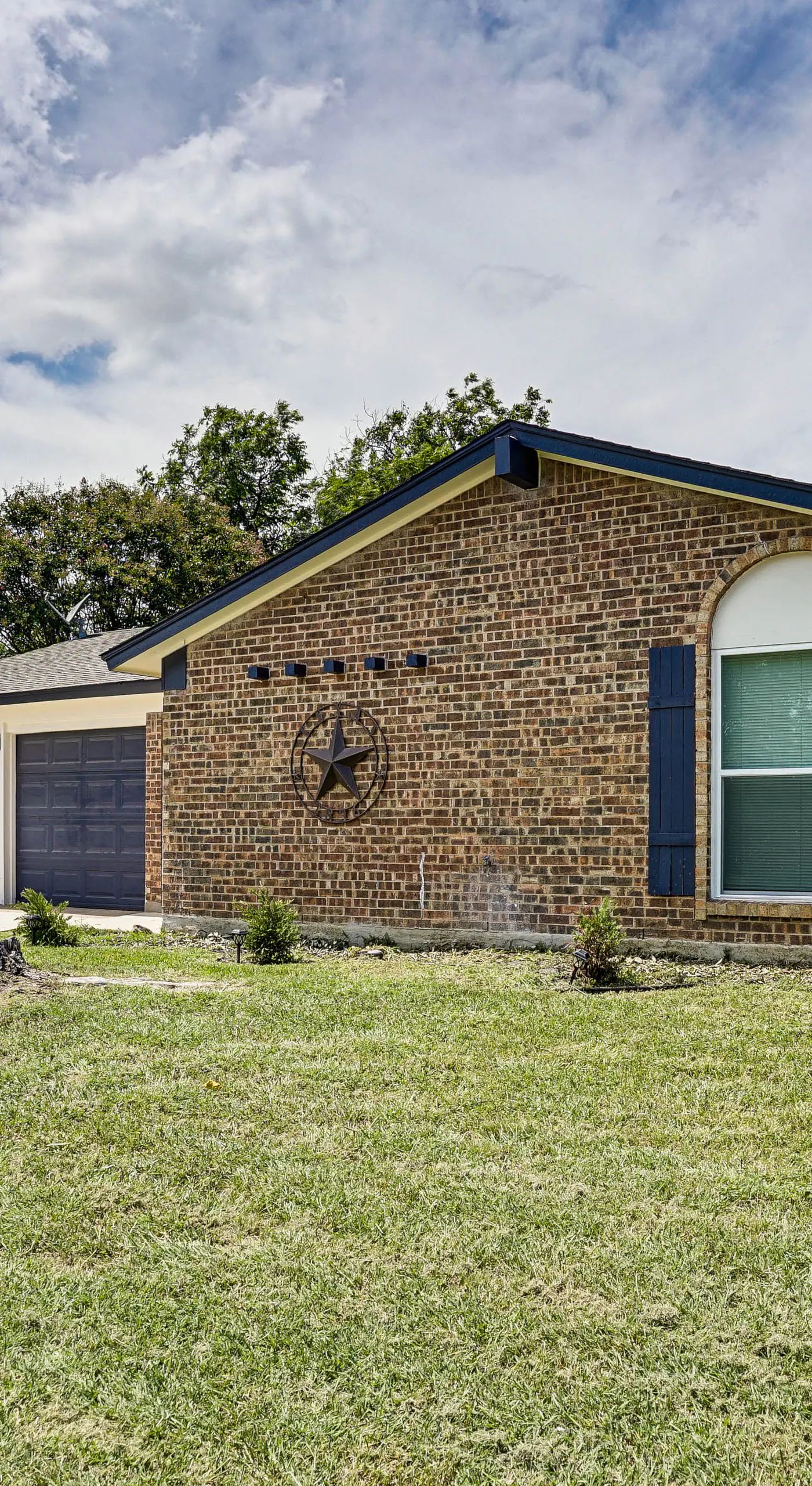 Family Home in Ft Worth Suburbs Near Benbrook Lake