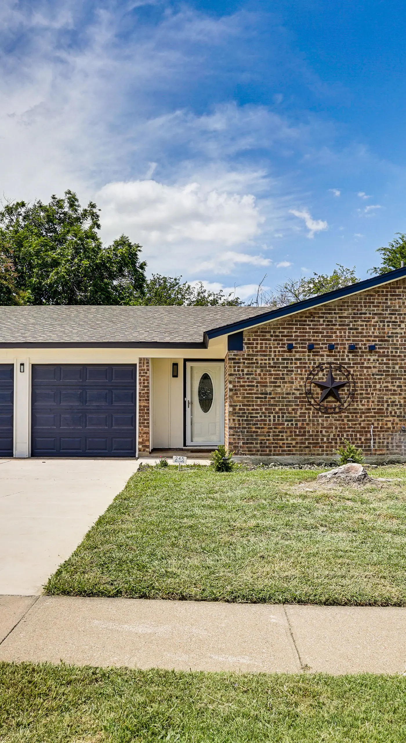 Family Home in Ft Worth Suburbs Near Benbrook Lake