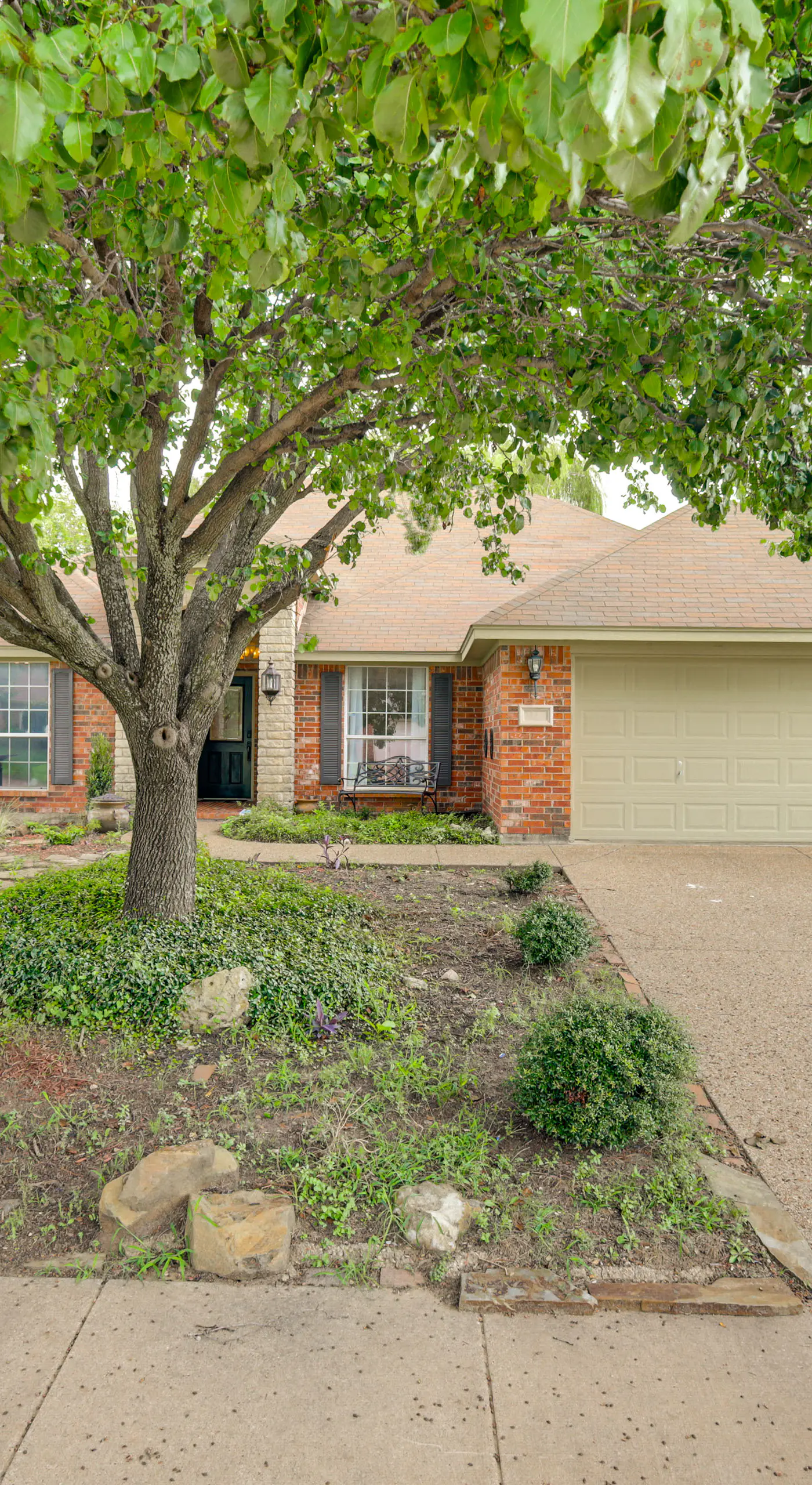 DFW Fun Awaits: Family Home in Crowley!