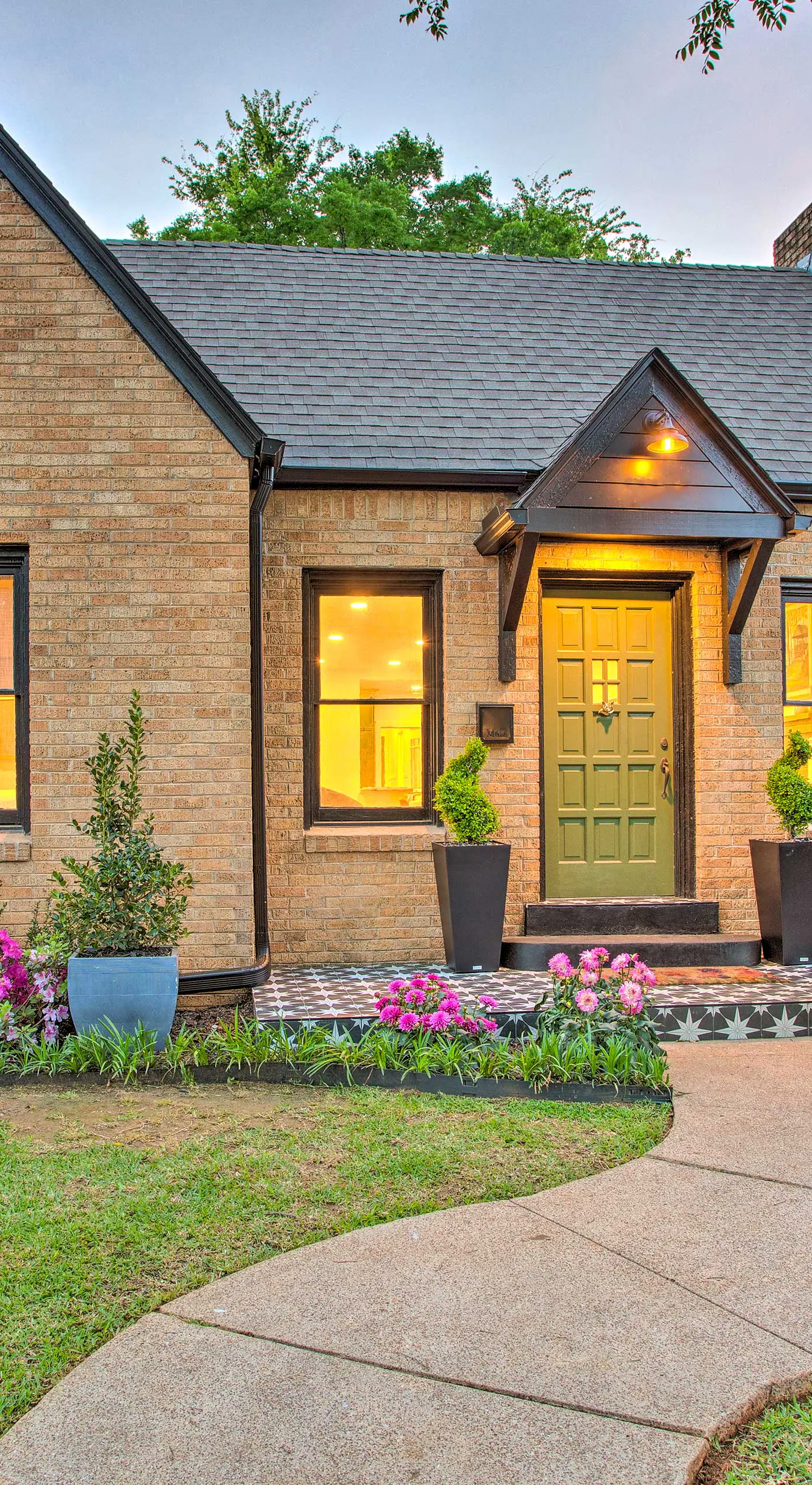 Newly Updated & Charming Azalea District Home
