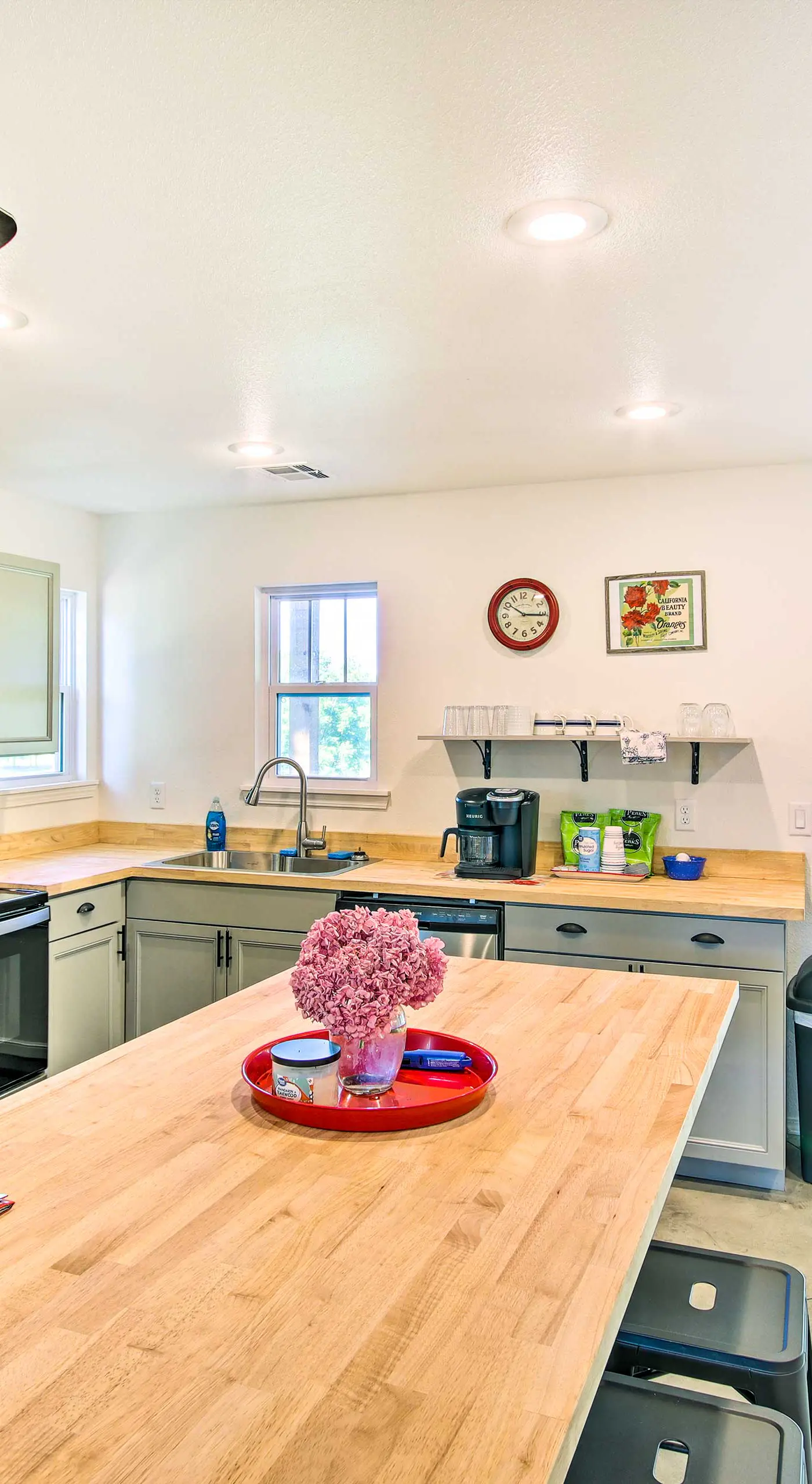 2 Mi to Marinas & Grove: Cozy Cabin w/ Grill