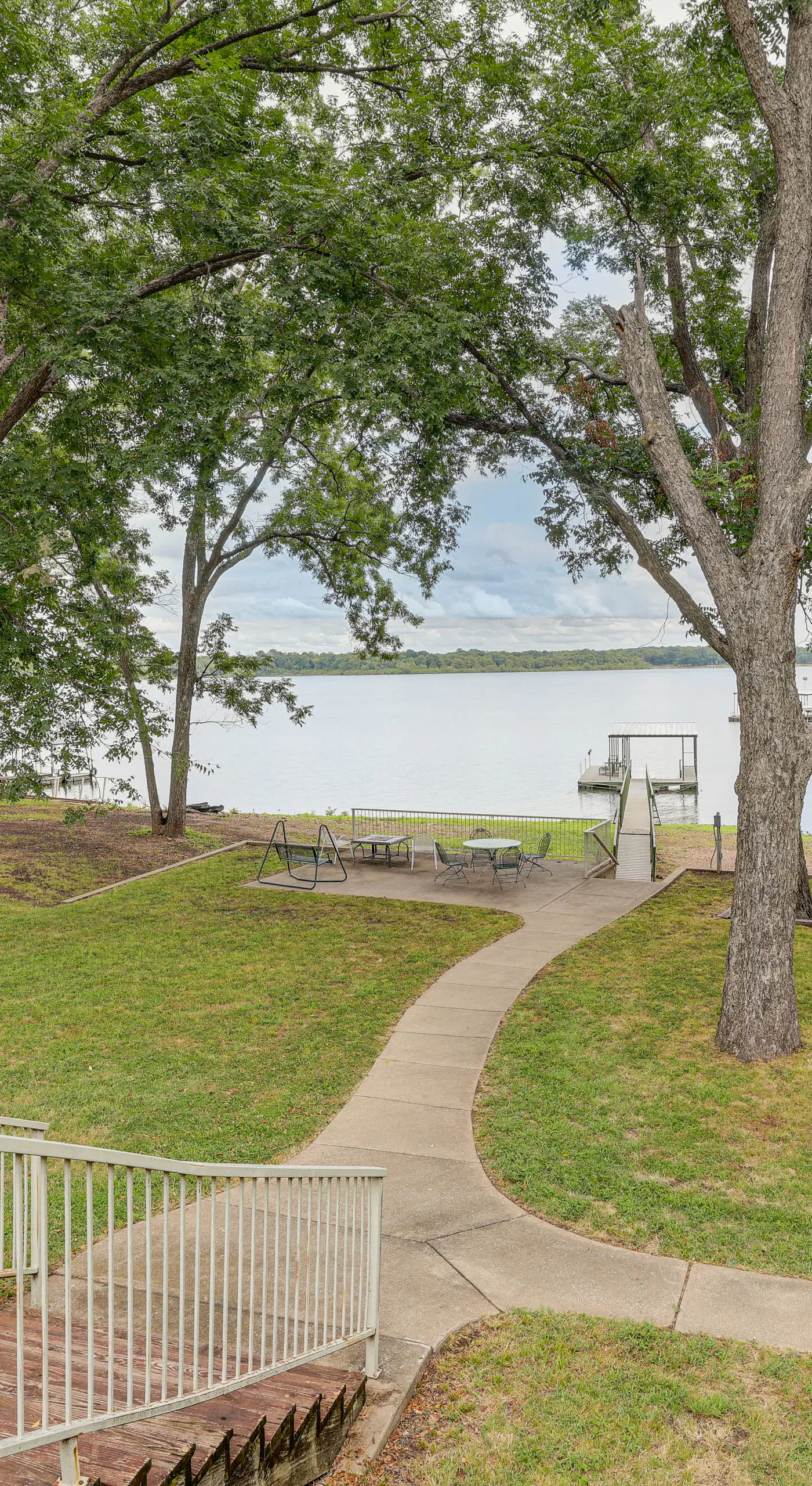 Bring Your Boat! Lakefront Home w/ Dock in Grove