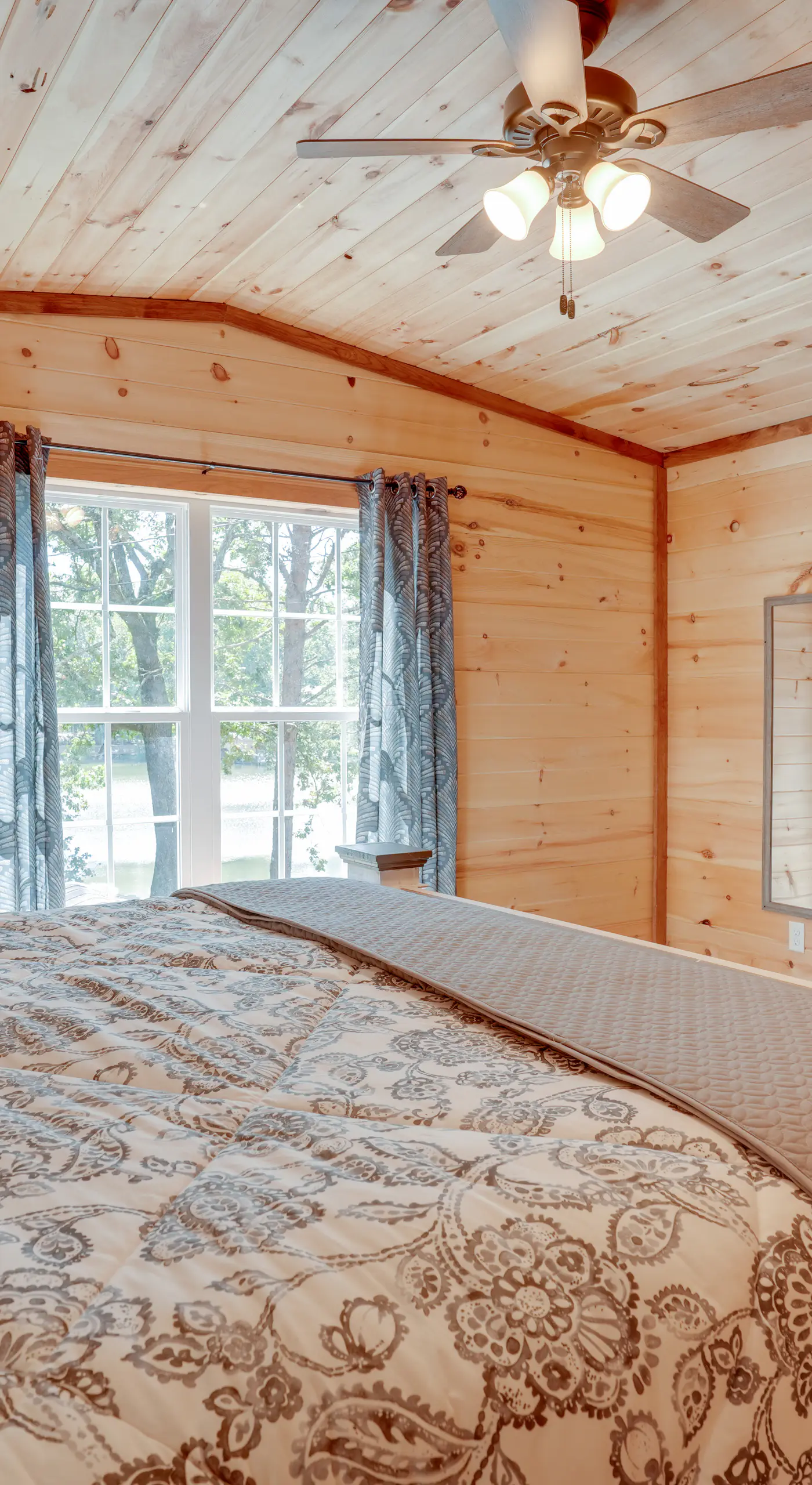 Lakeside Cabin w/ Kayaks: Near Cloudland Canyon!