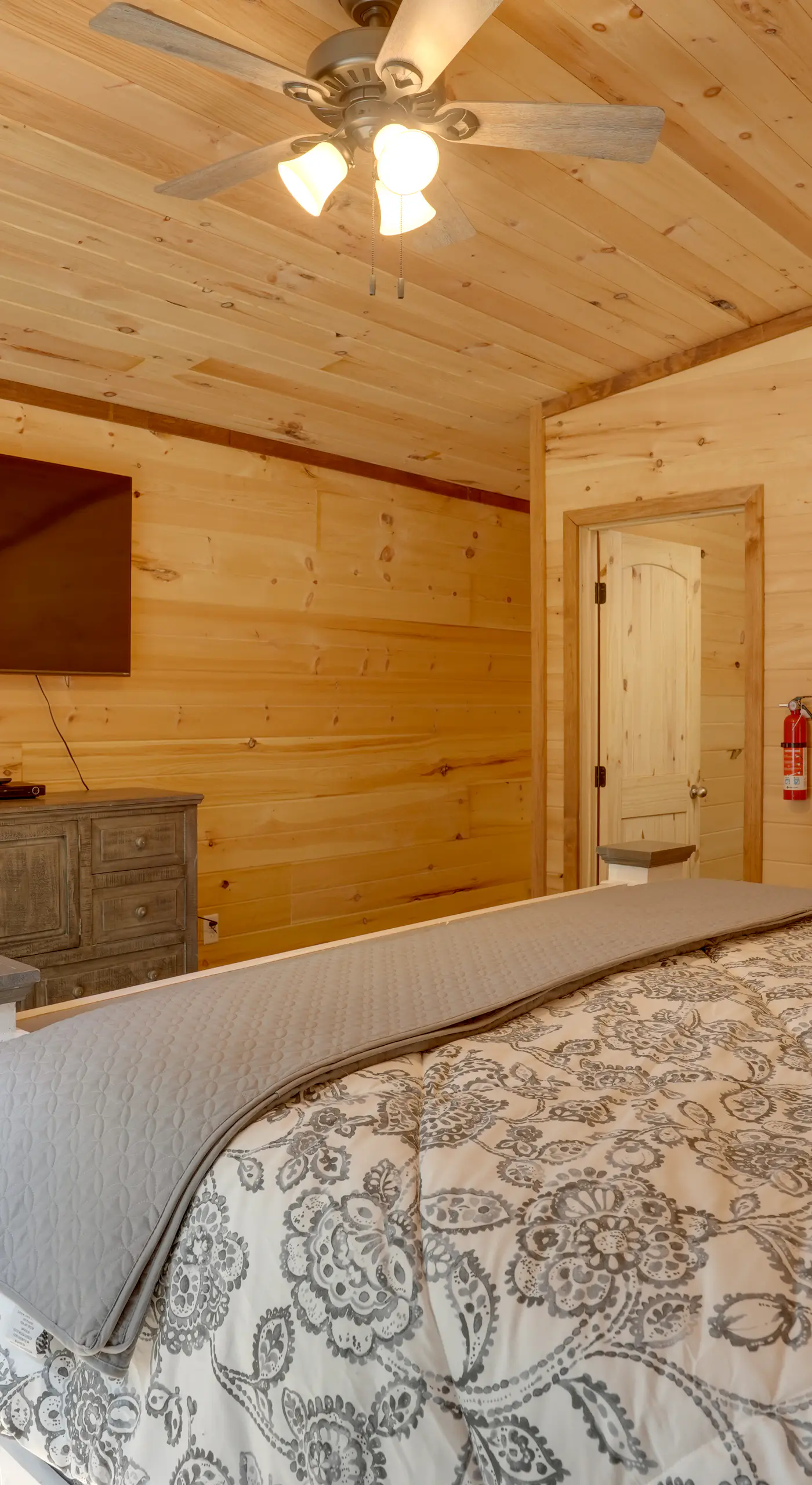 Lakeside Cabin w/ Kayaks: Near Cloudland Canyon!