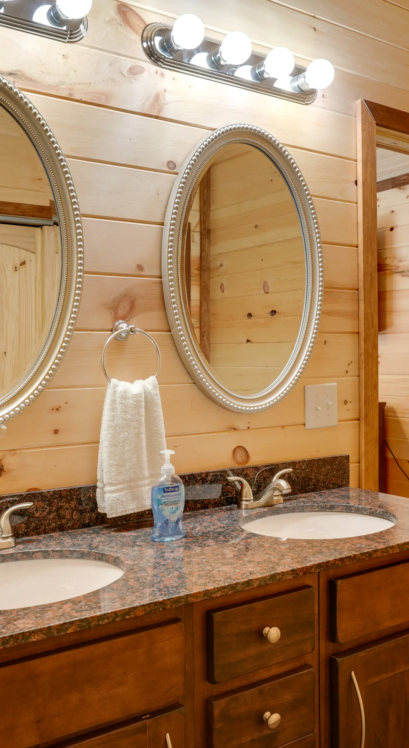 Lakeside Cabin w/ Kayaks: Near Cloudland Canyon!
