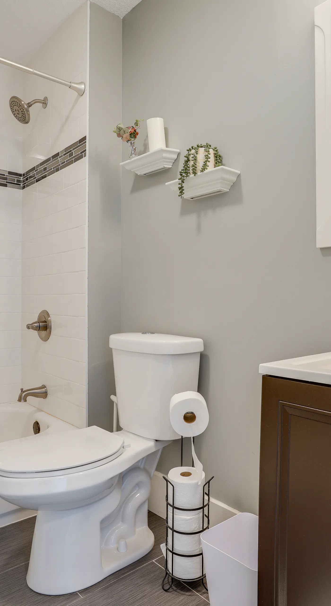 Pet-Friendly Minneapolis Home ~ 6 Mi to Dtwn!