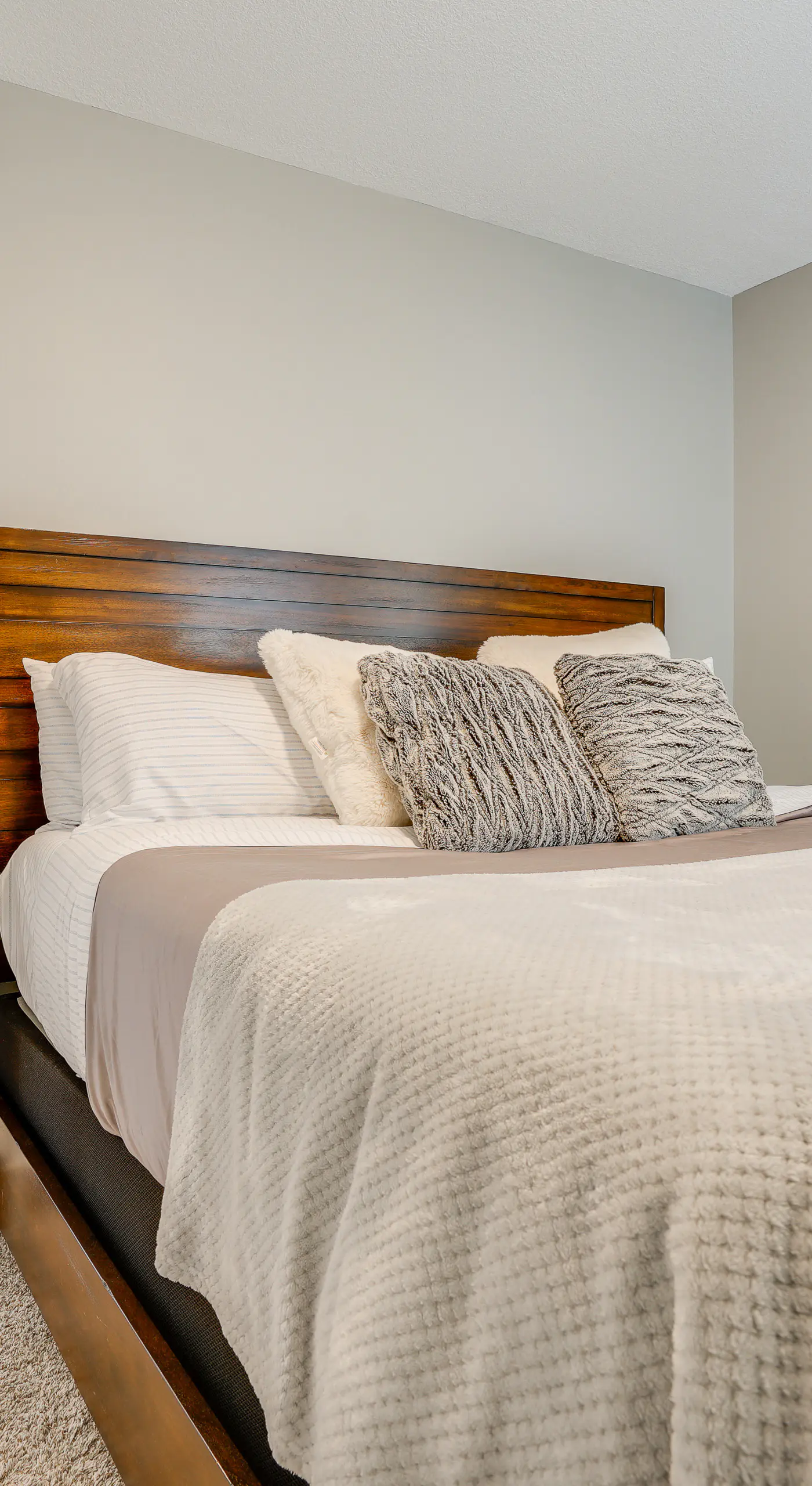 Pet-Friendly Minneapolis Home ~ 6 Mi to Dtwn!