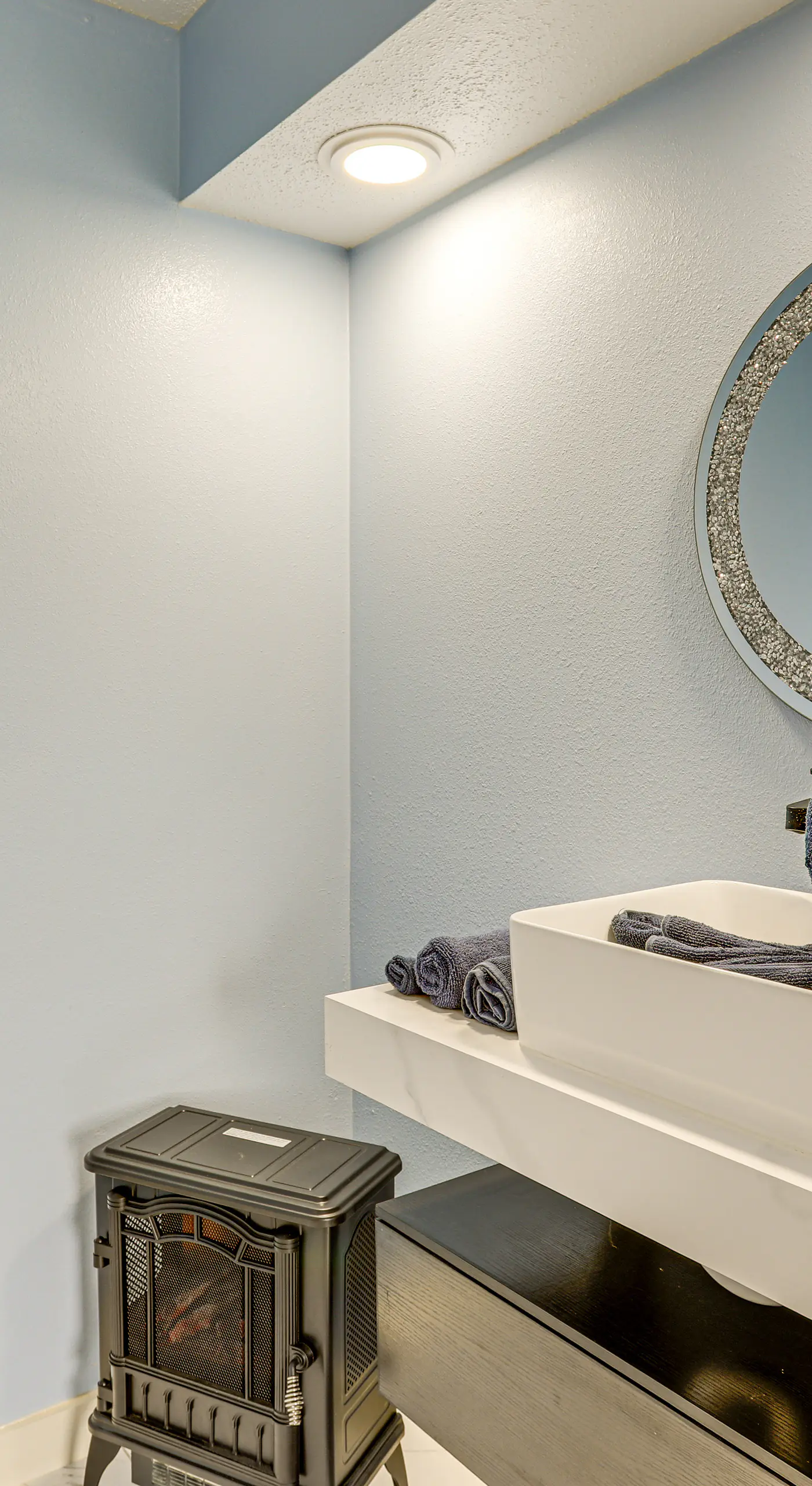 7 Mi to UNO Campus: Townhome w/ Fenced Yard