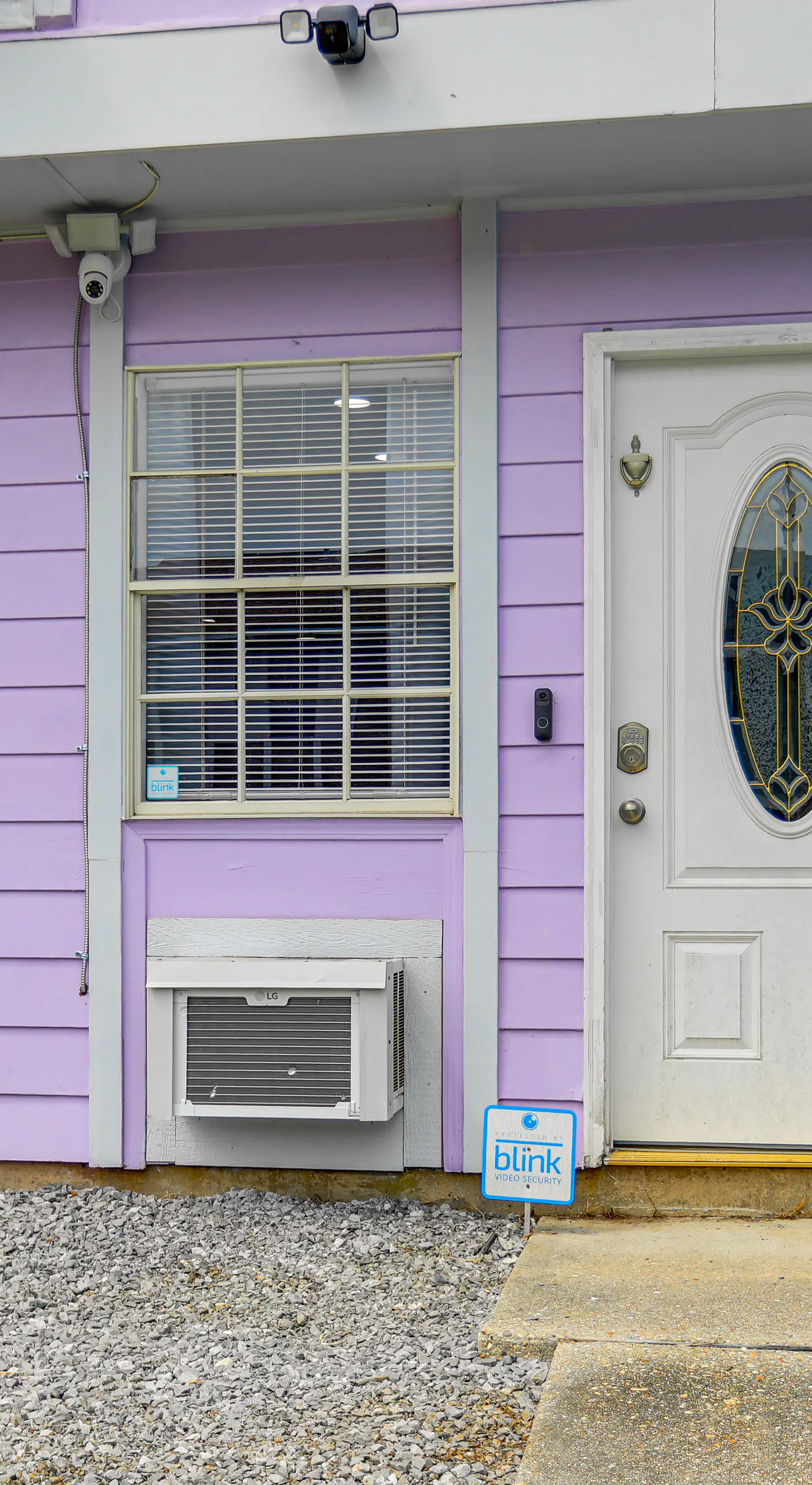 7 Mi to UNO Campus: Townhome w/ Fenced Yard