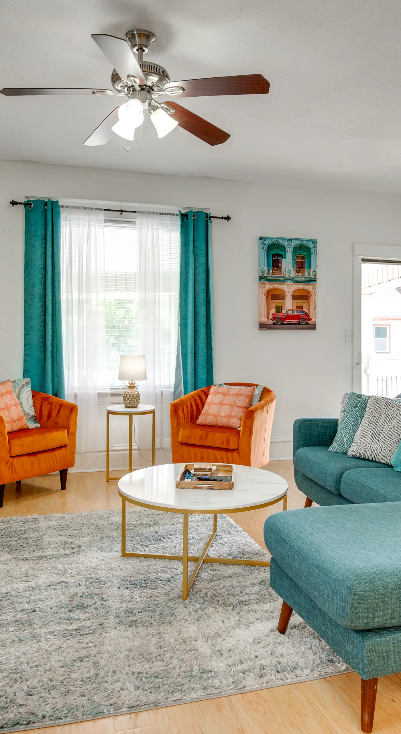 Luxurious 2BR Kansas City Condo Near Downtown