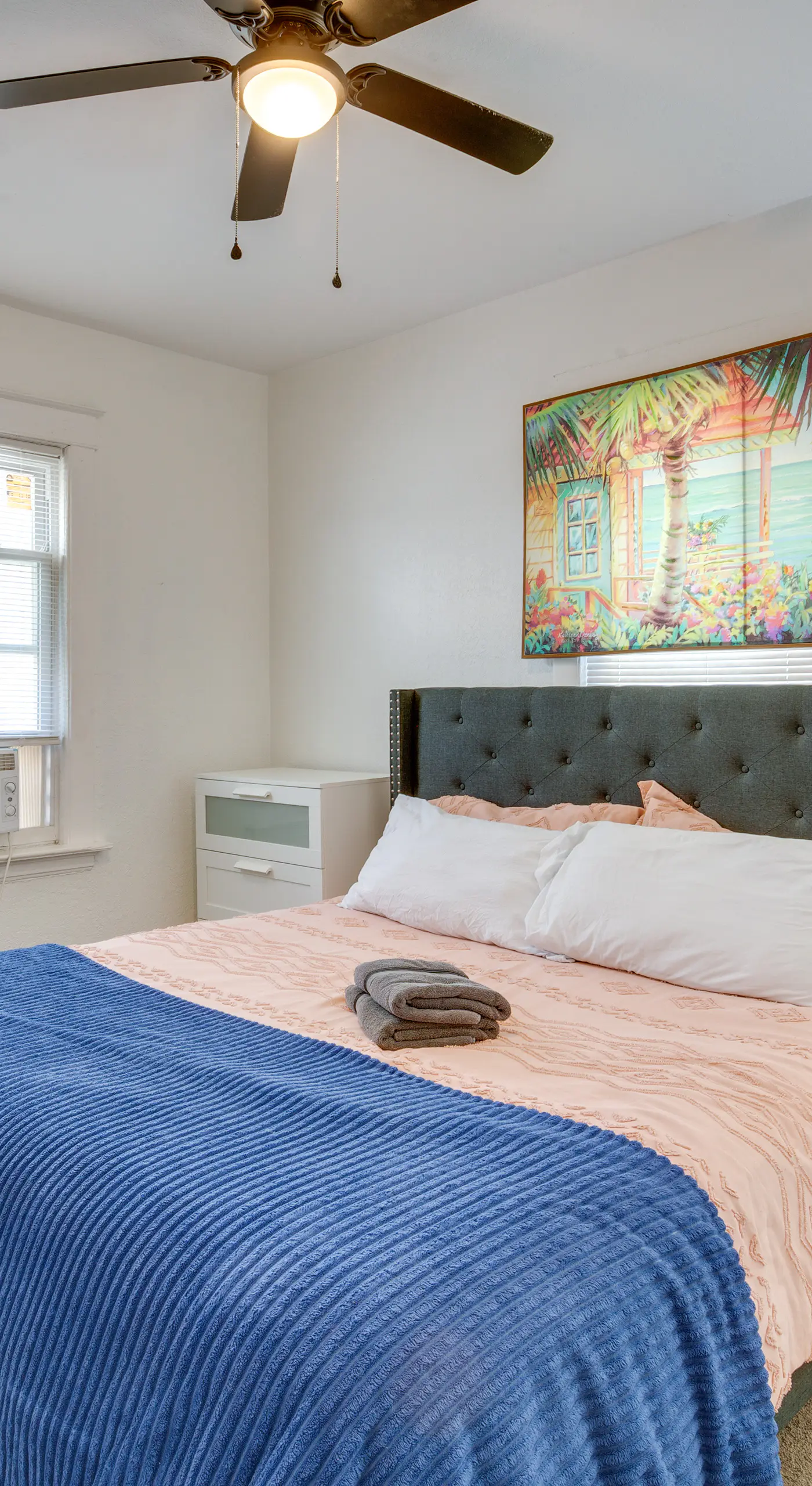 Luxurious 2BR Kansas City Condo Near Downtown