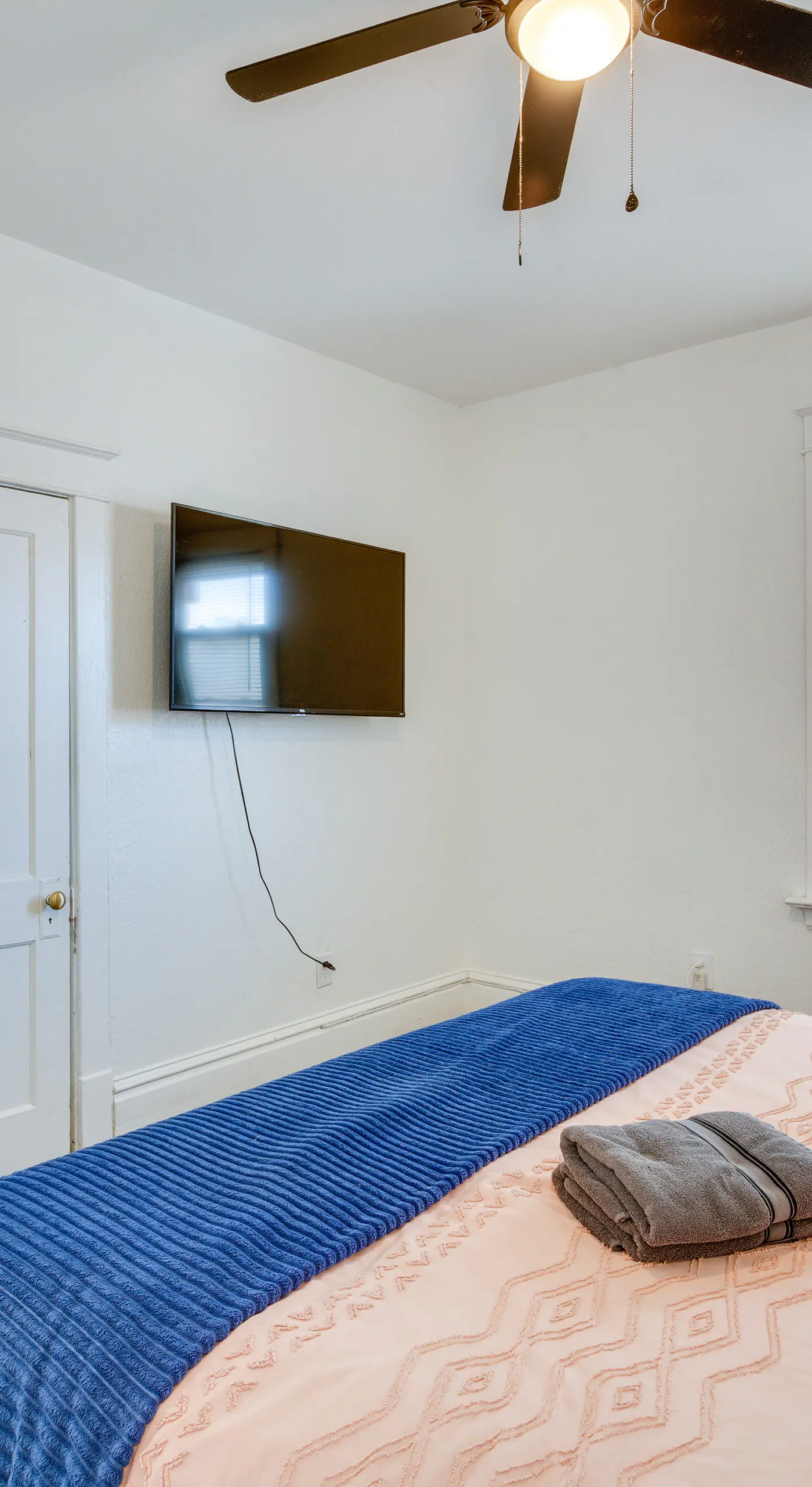Luxurious 2BR Kansas City Condo Near Downtown