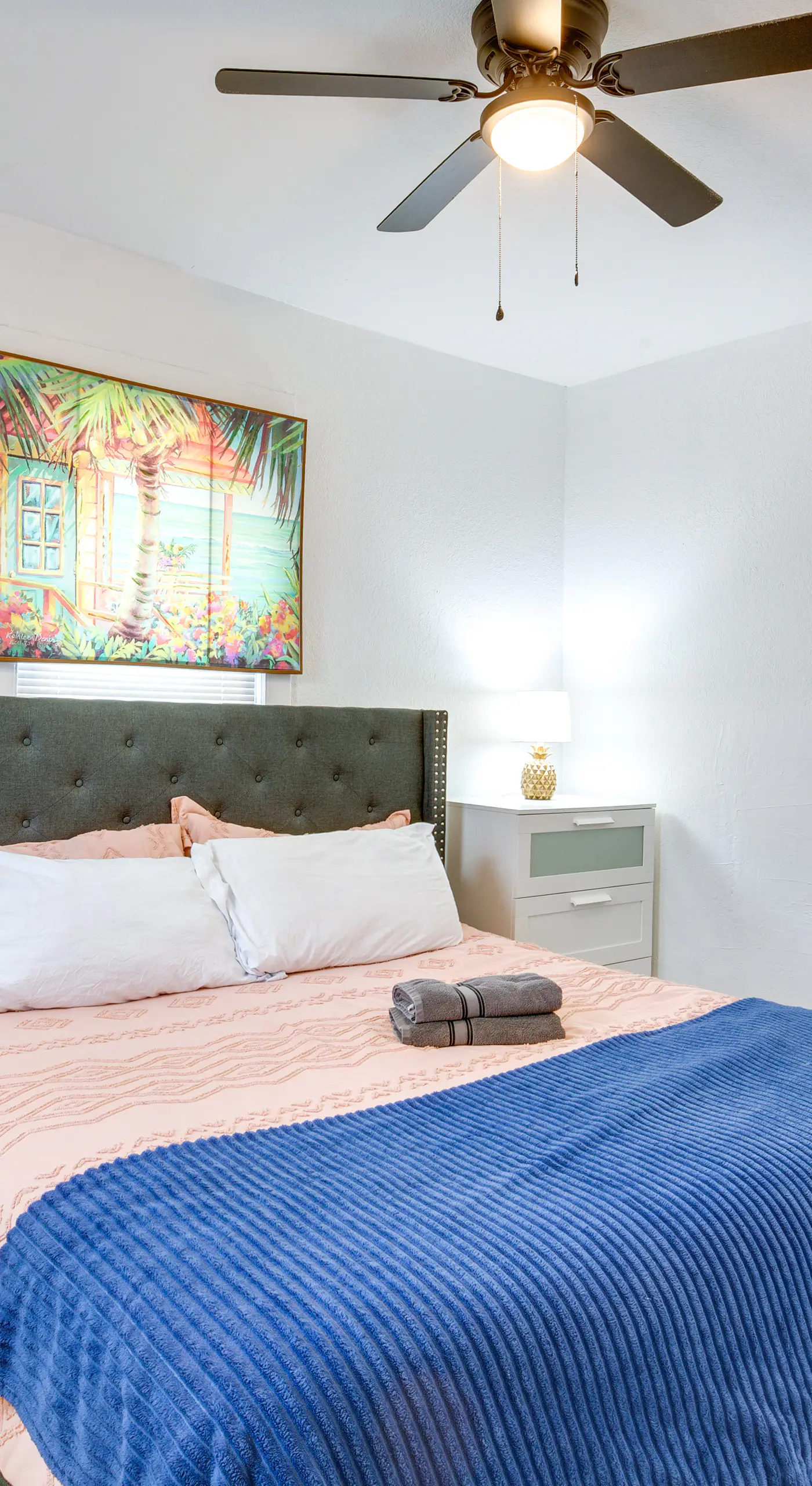 Luxurious 2BR Kansas City Condo Near Downtown