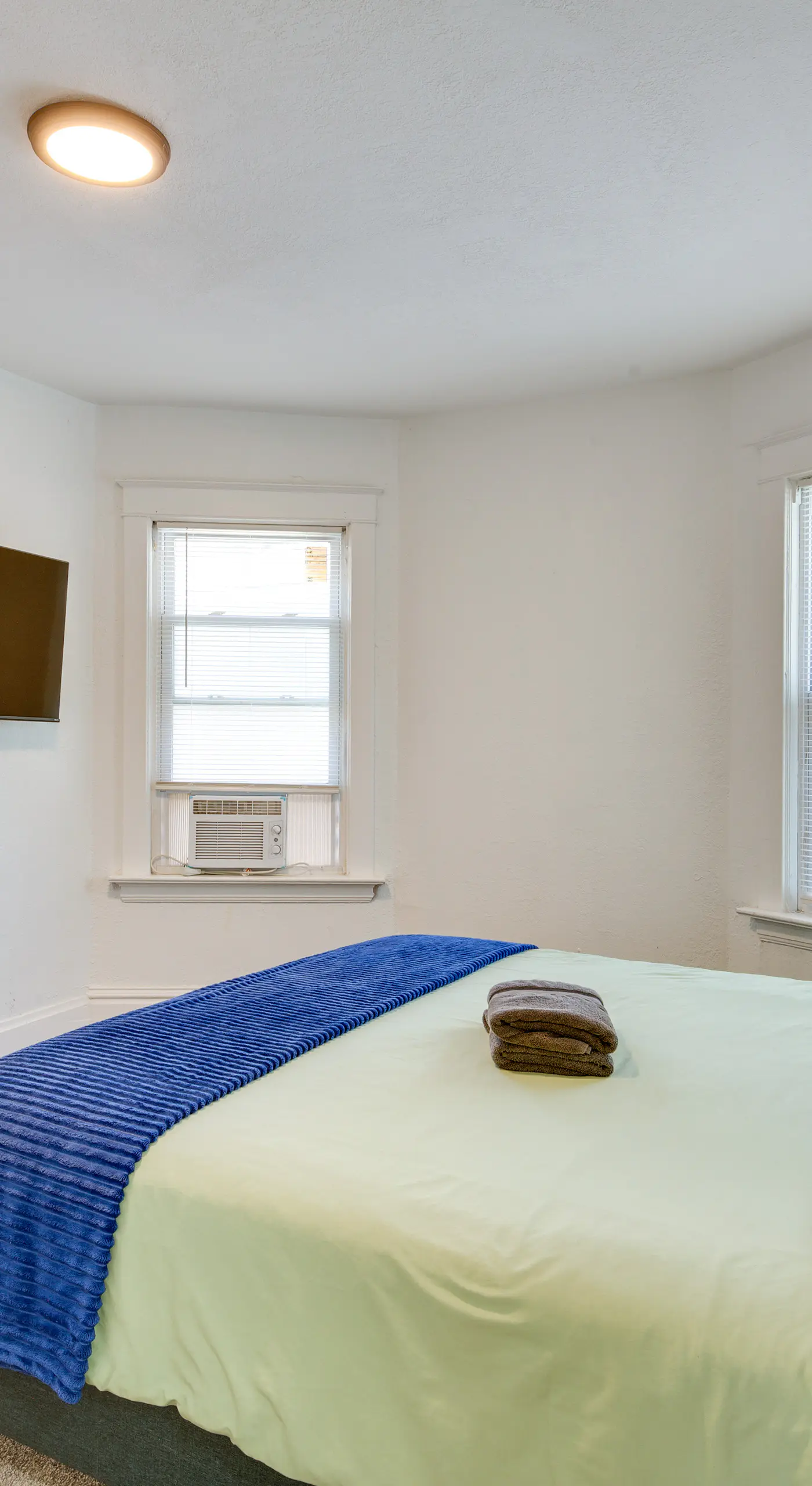 Luxurious 2BR Kansas City Condo Near Downtown