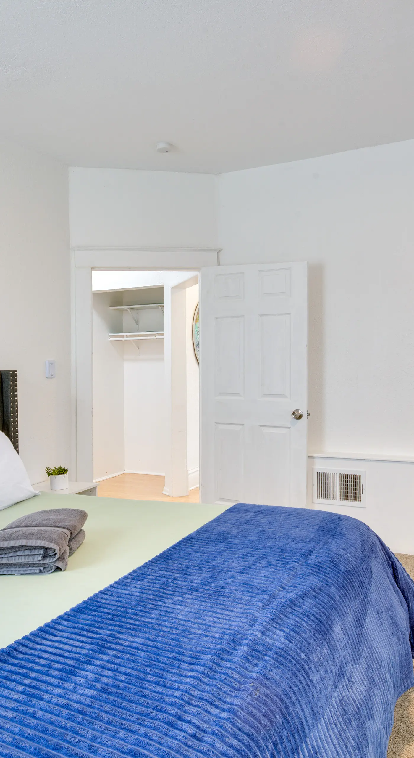 Luxurious 2BR Kansas City Condo Near Downtown