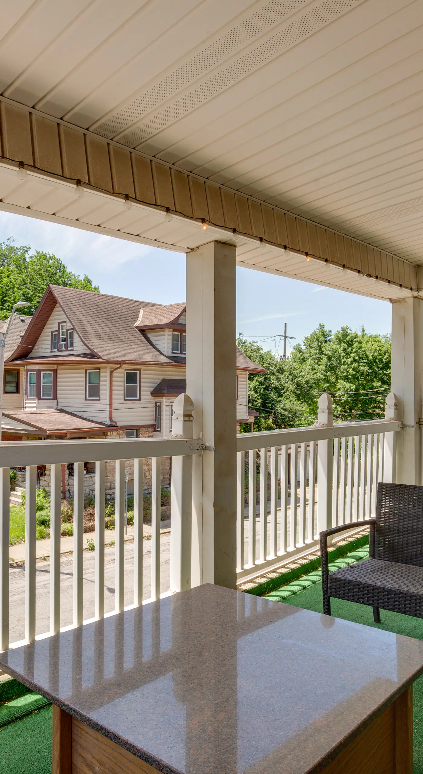 Luxurious 2BR Kansas City Condo Near Downtown