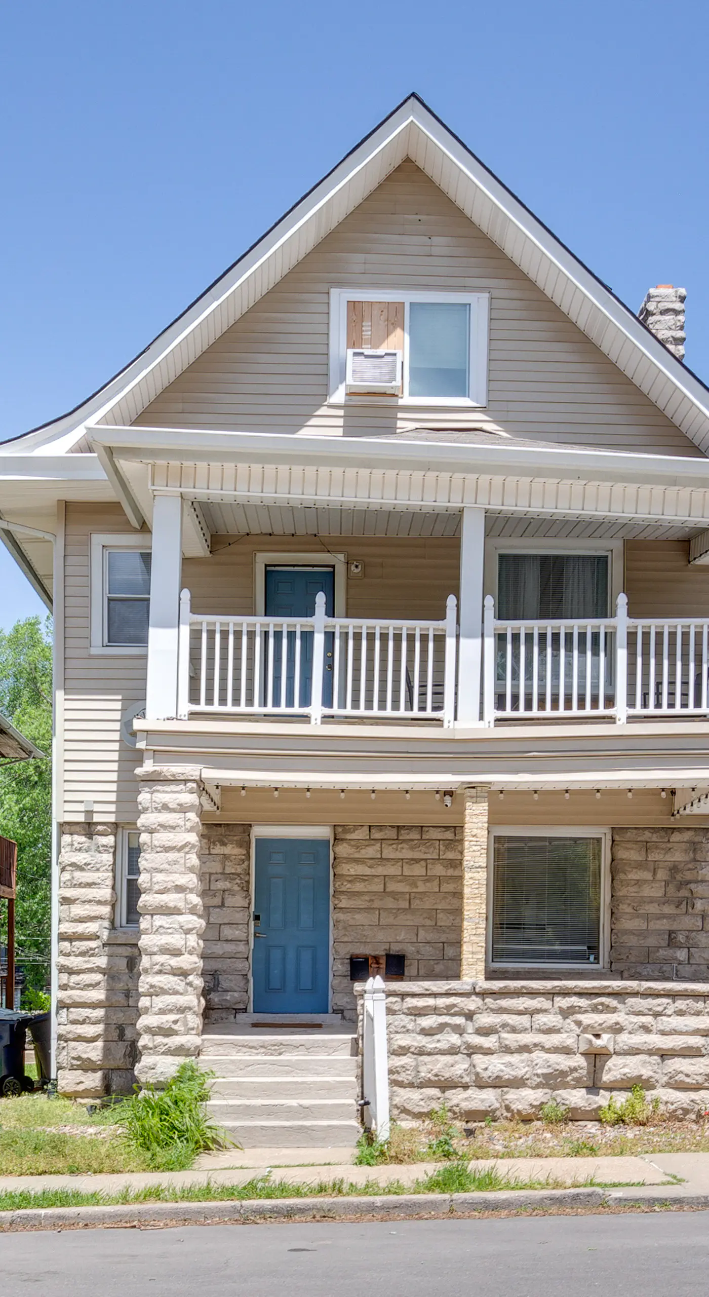 Luxurious 2BR Kansas City Condo Near Downtown