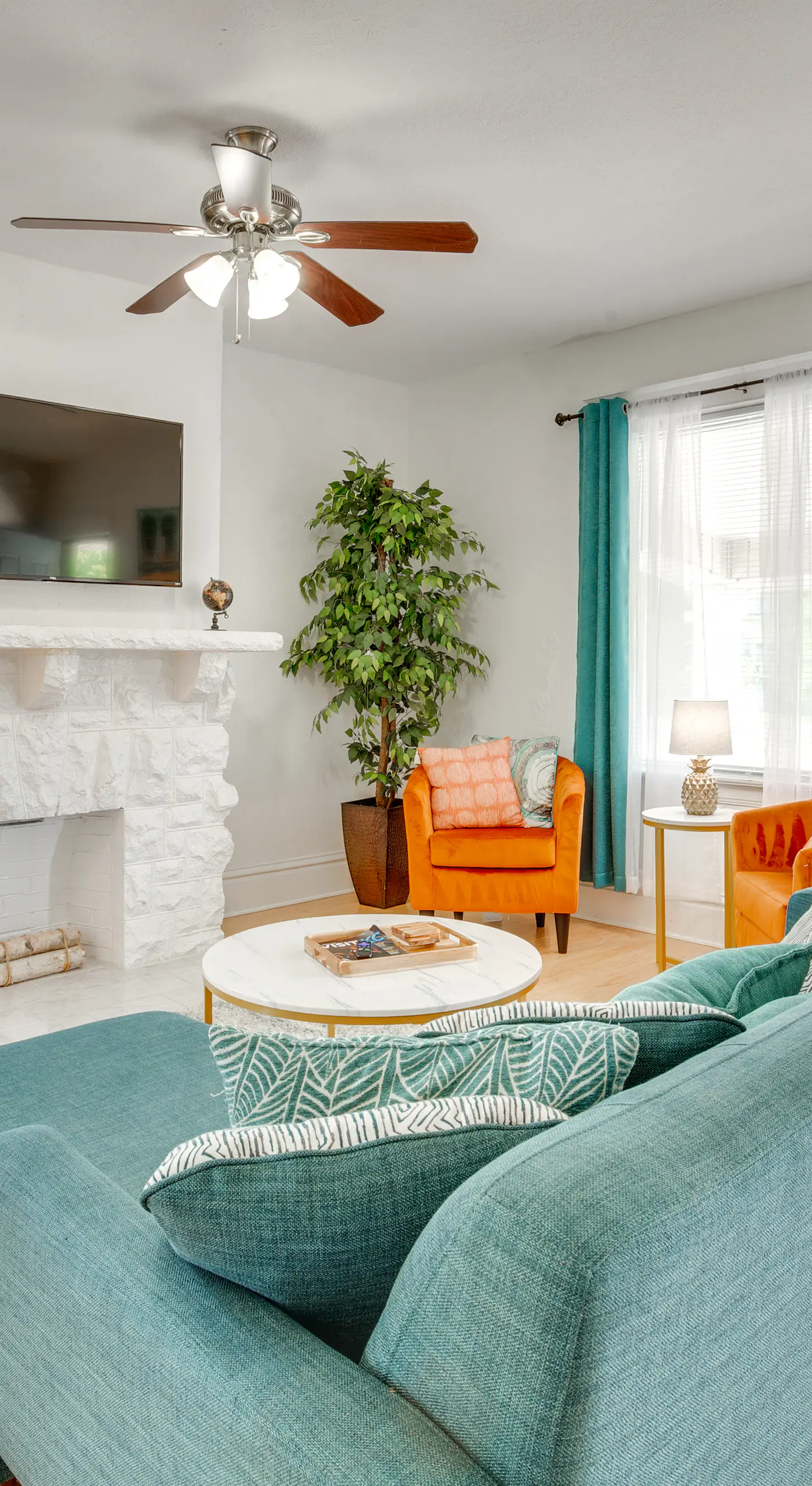Luxurious 2BR Kansas City Condo Near Downtown