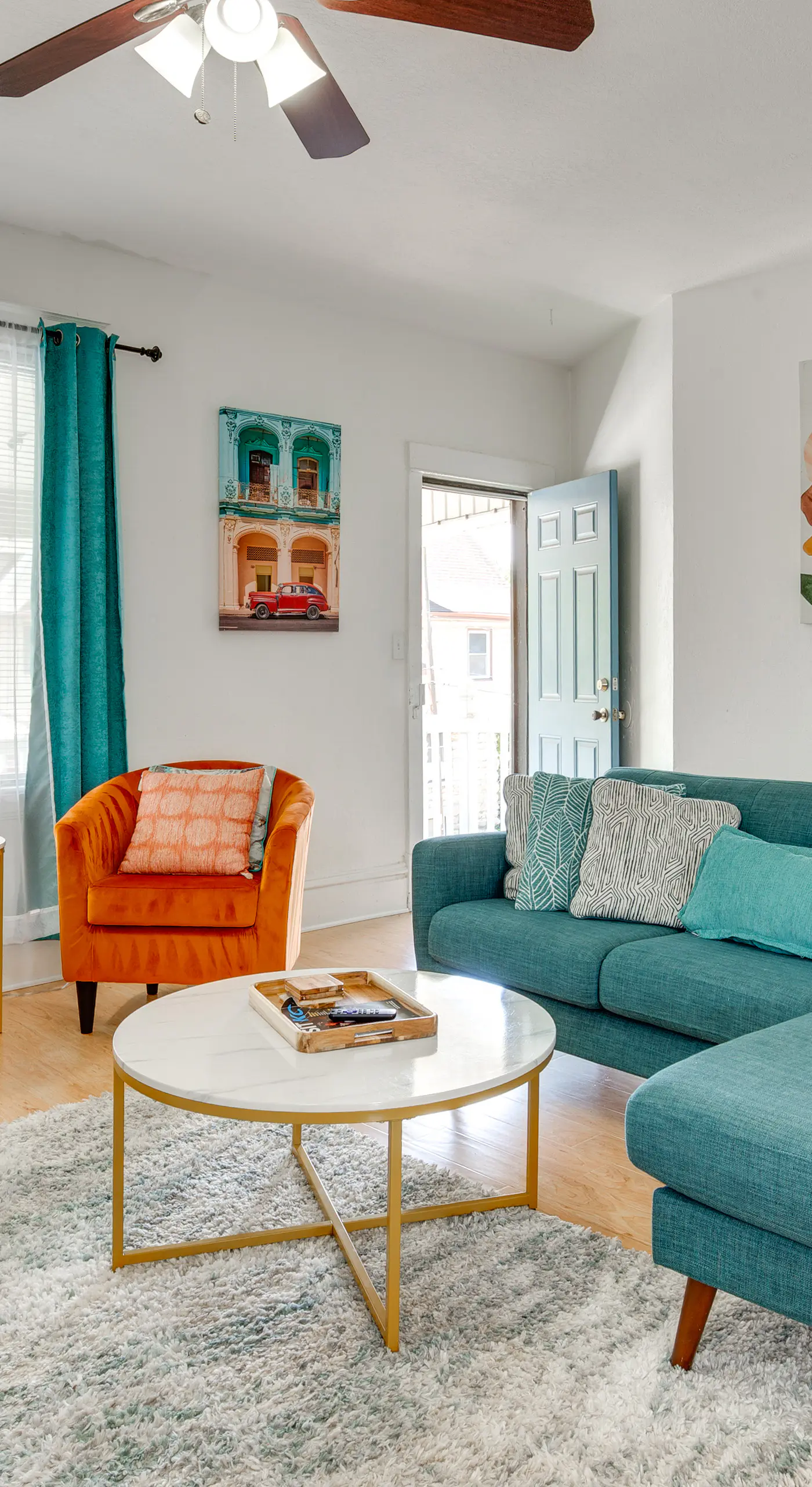 Luxurious 2BR Kansas City Condo Near Downtown