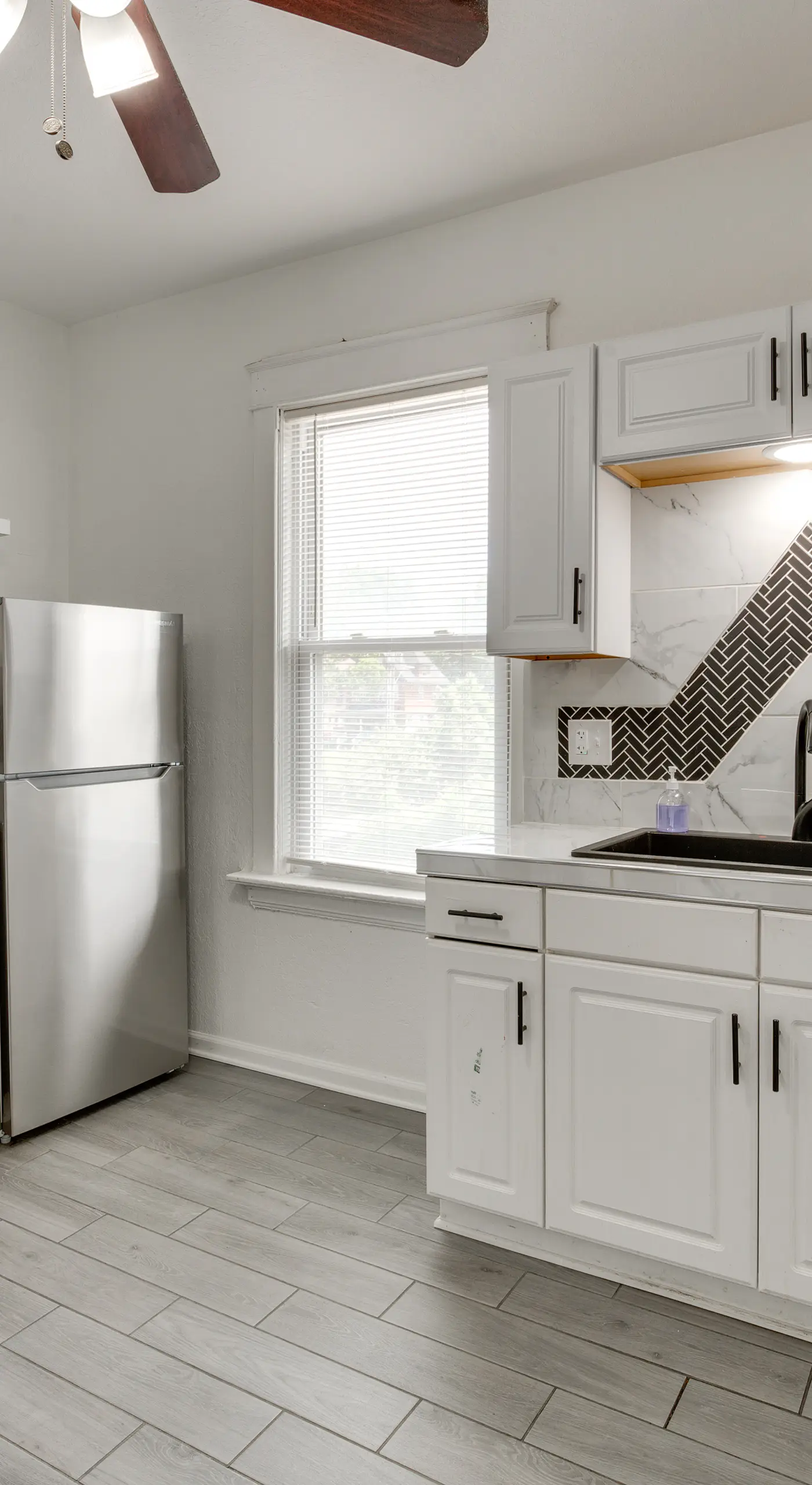 Luxurious 2BR Kansas City Condo Near Downtown