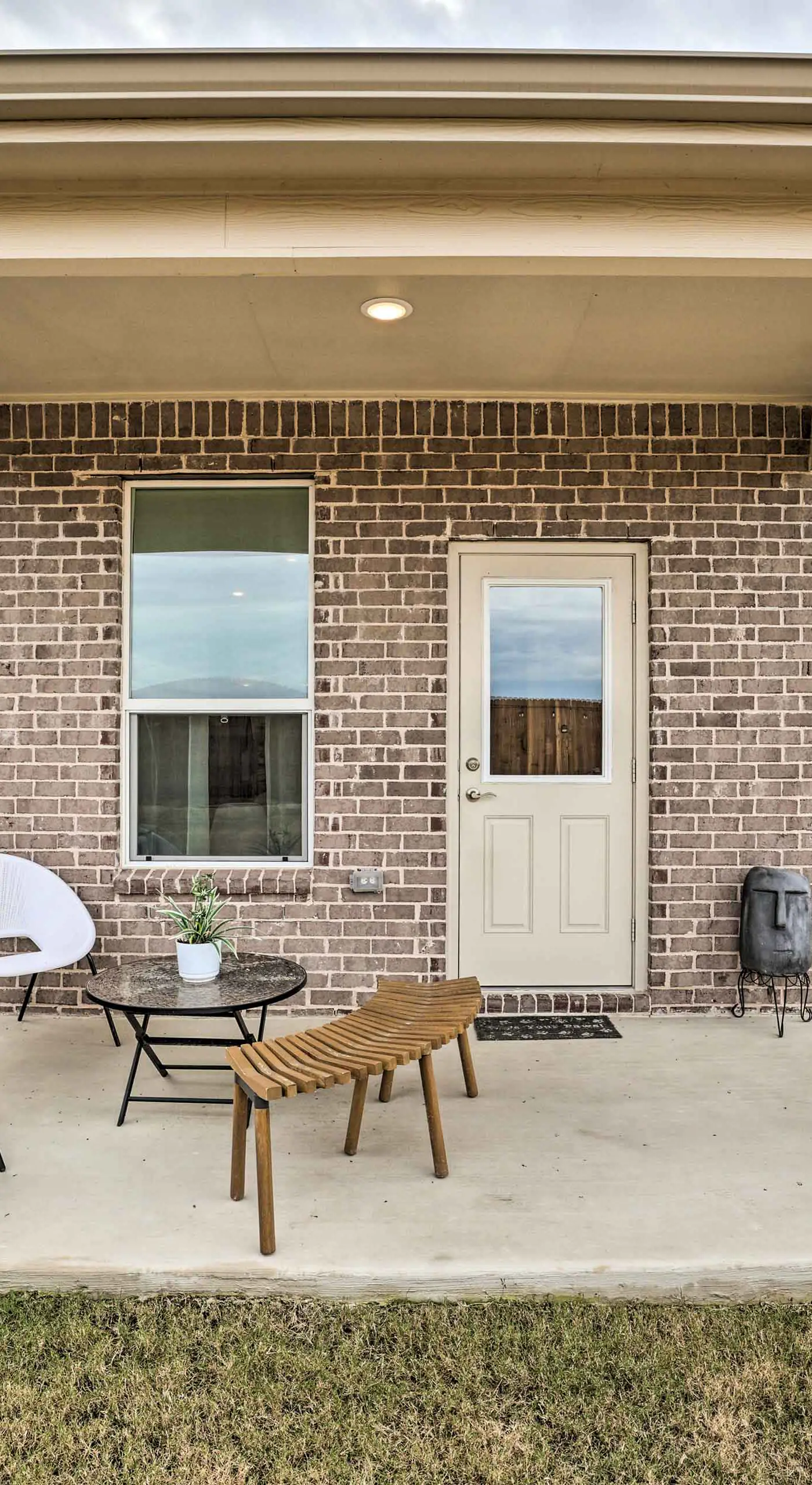 Sleek Fort Worth Home w/ Patio - Pets Welcome!