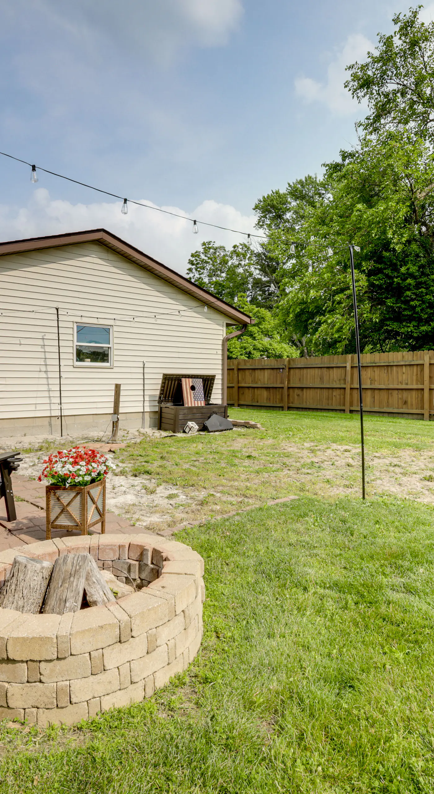 1 Mi to IU: Hoosier Home w/ Fenced Yard & Fire Pit