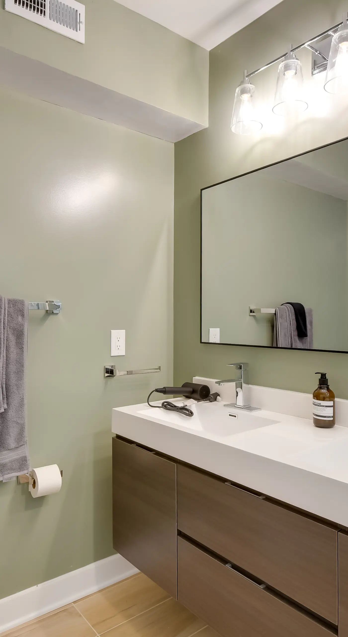 Commuter's Dream! Cheverly Studio 1/2 Mi to Metro