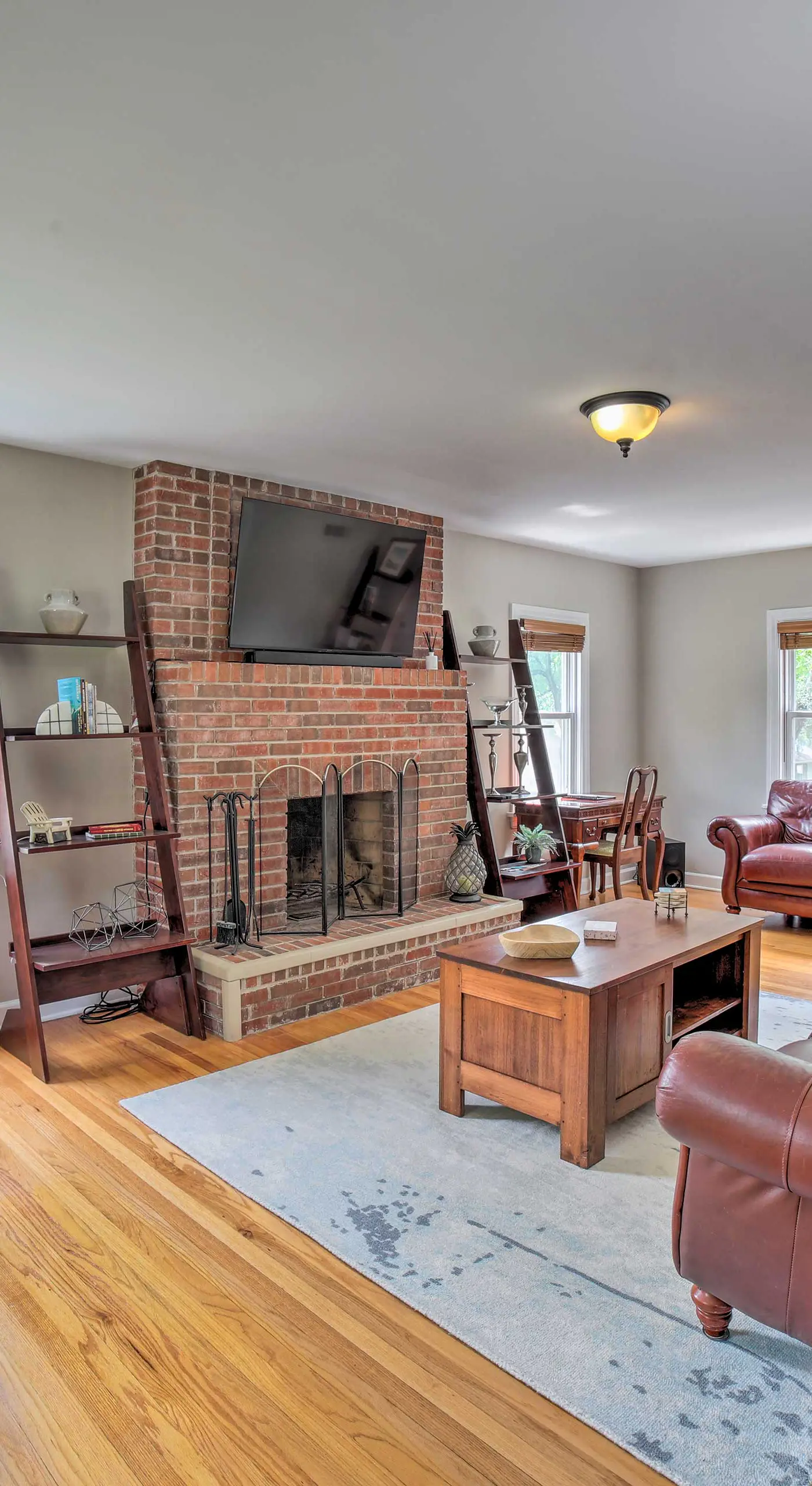 Pet-Friendly Lake Getaway: 1 Block to Beach!