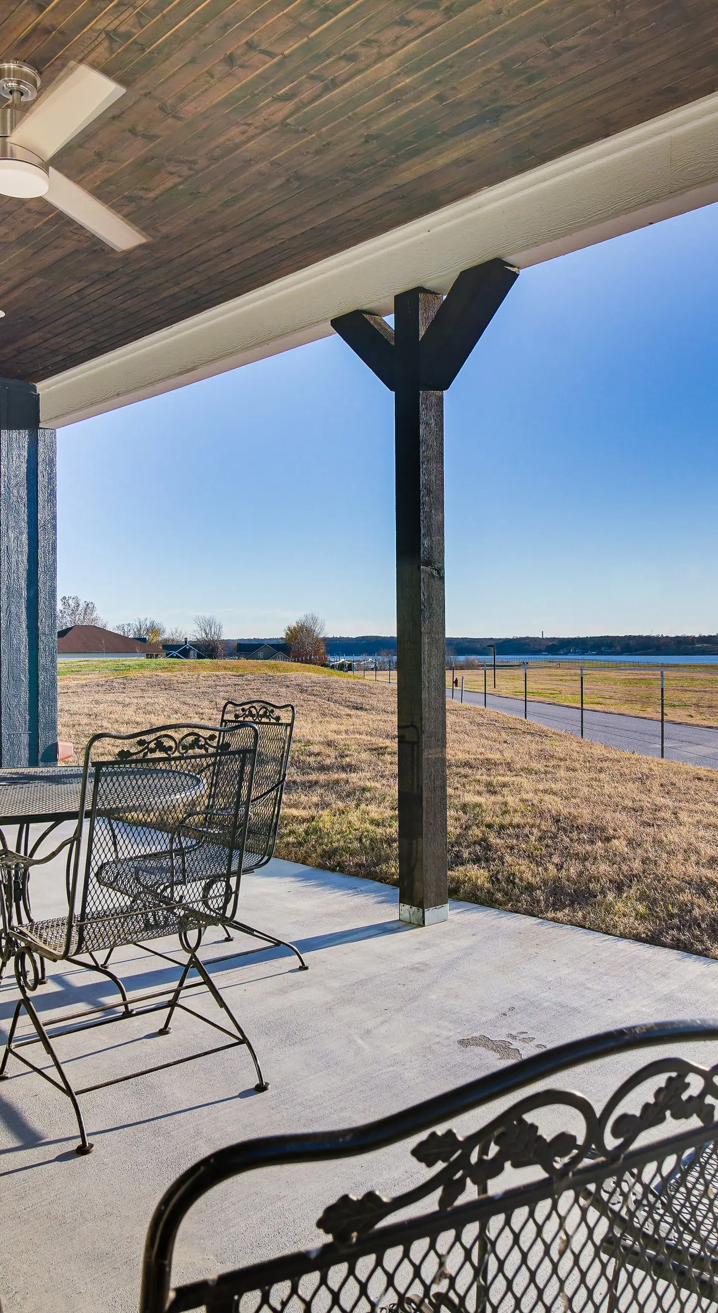 Lake & Sunset Views: Spacious Monkey Island Home