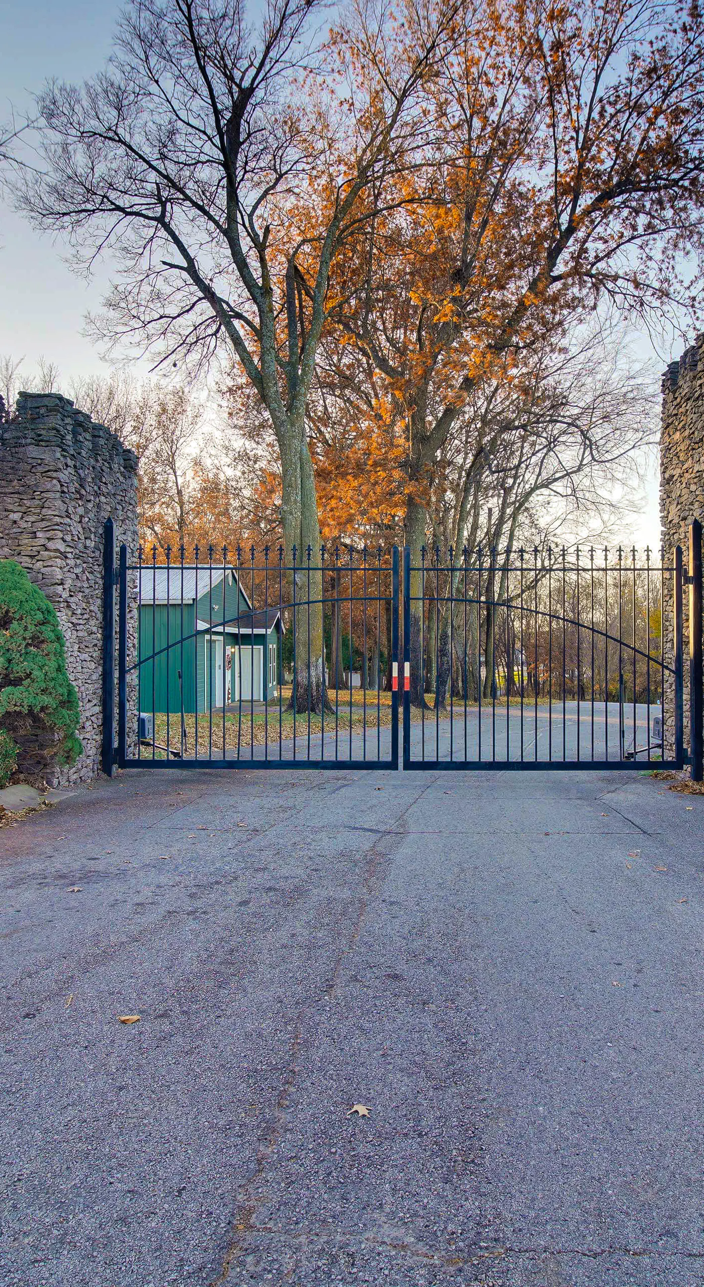 Lake & Sunset Views: Spacious Monkey Island Home
