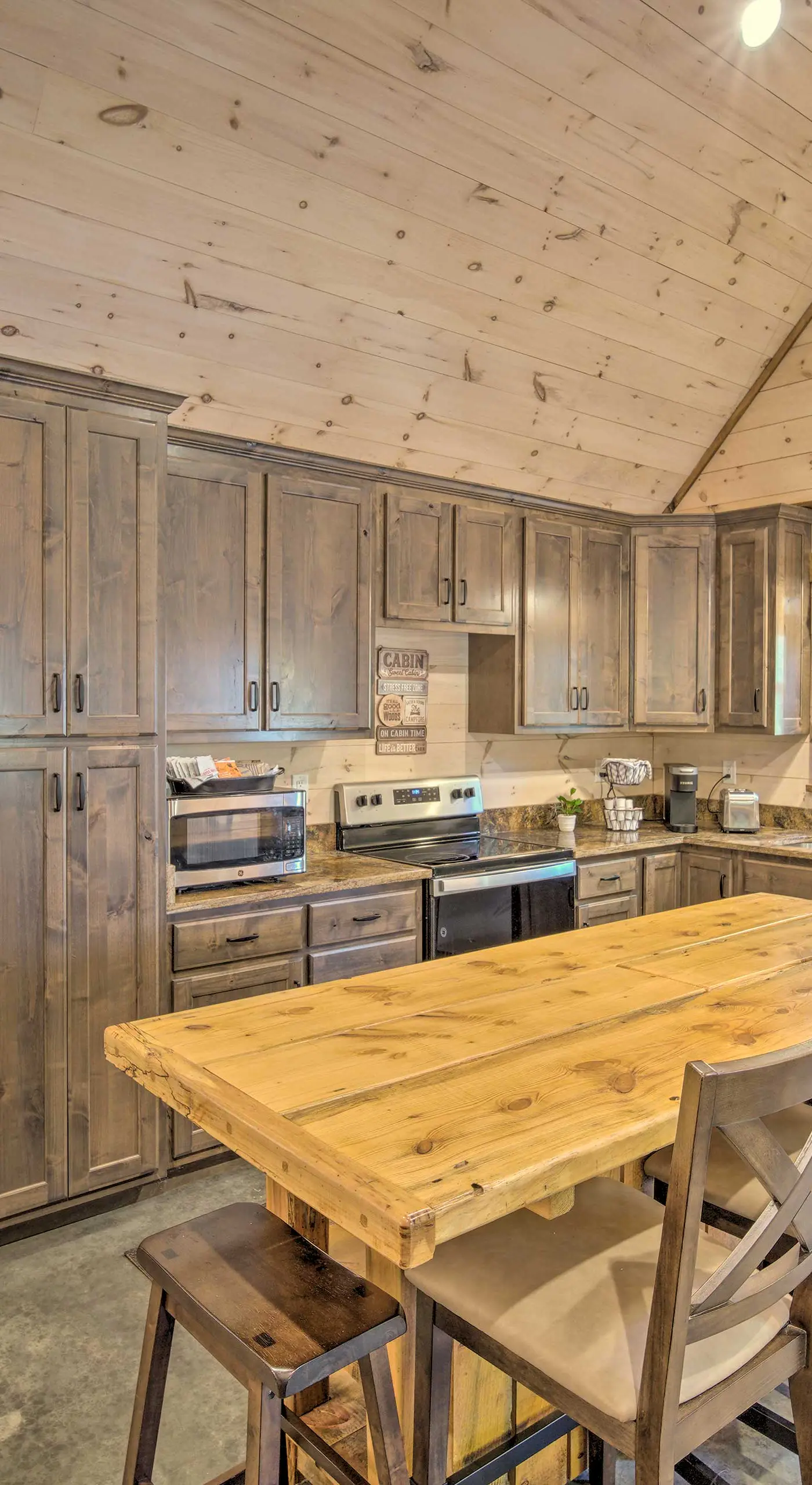 Stunning Cabin Getaway w/ Private Hot Tub!