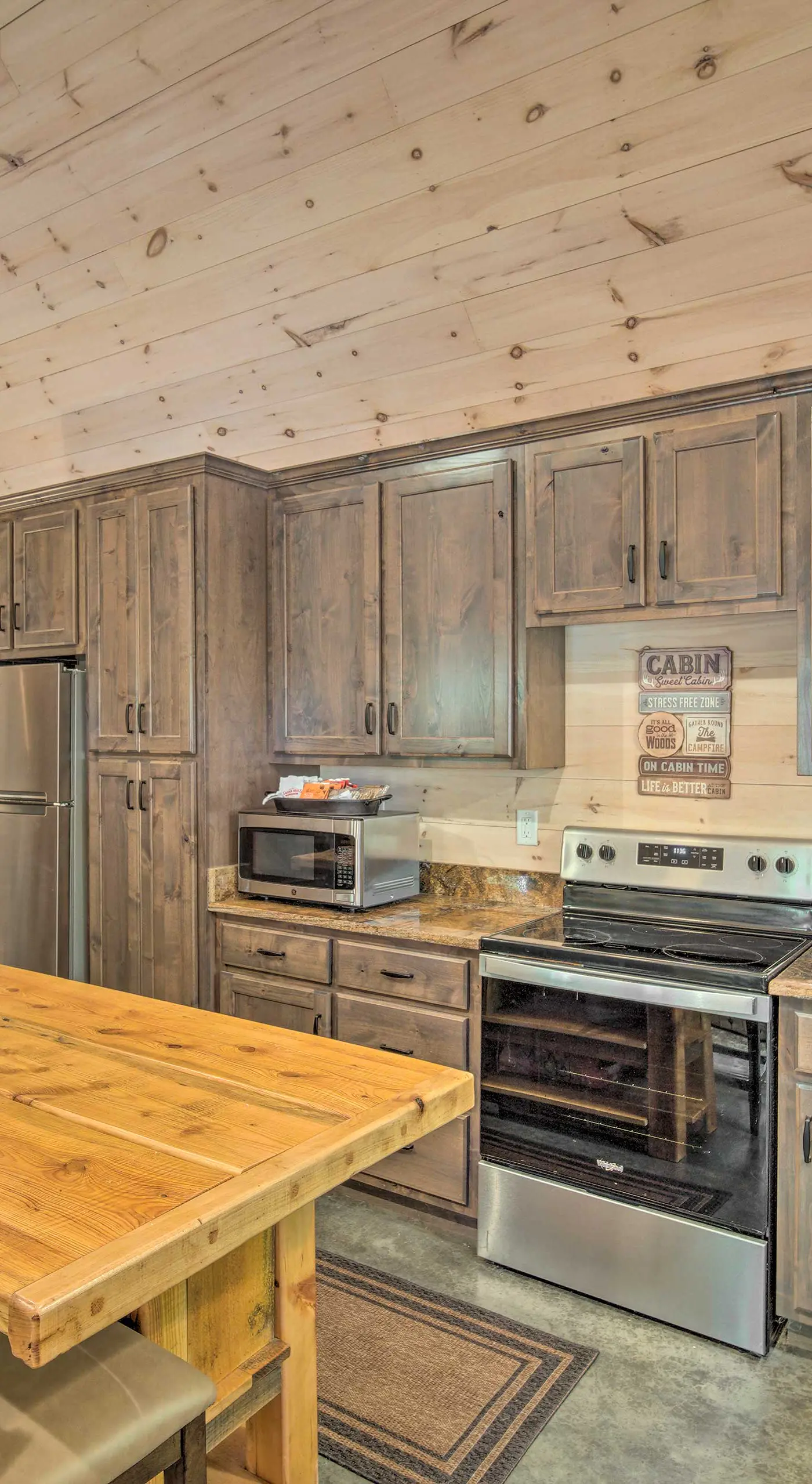 Stunning Cabin Getaway w/ Private Hot Tub!