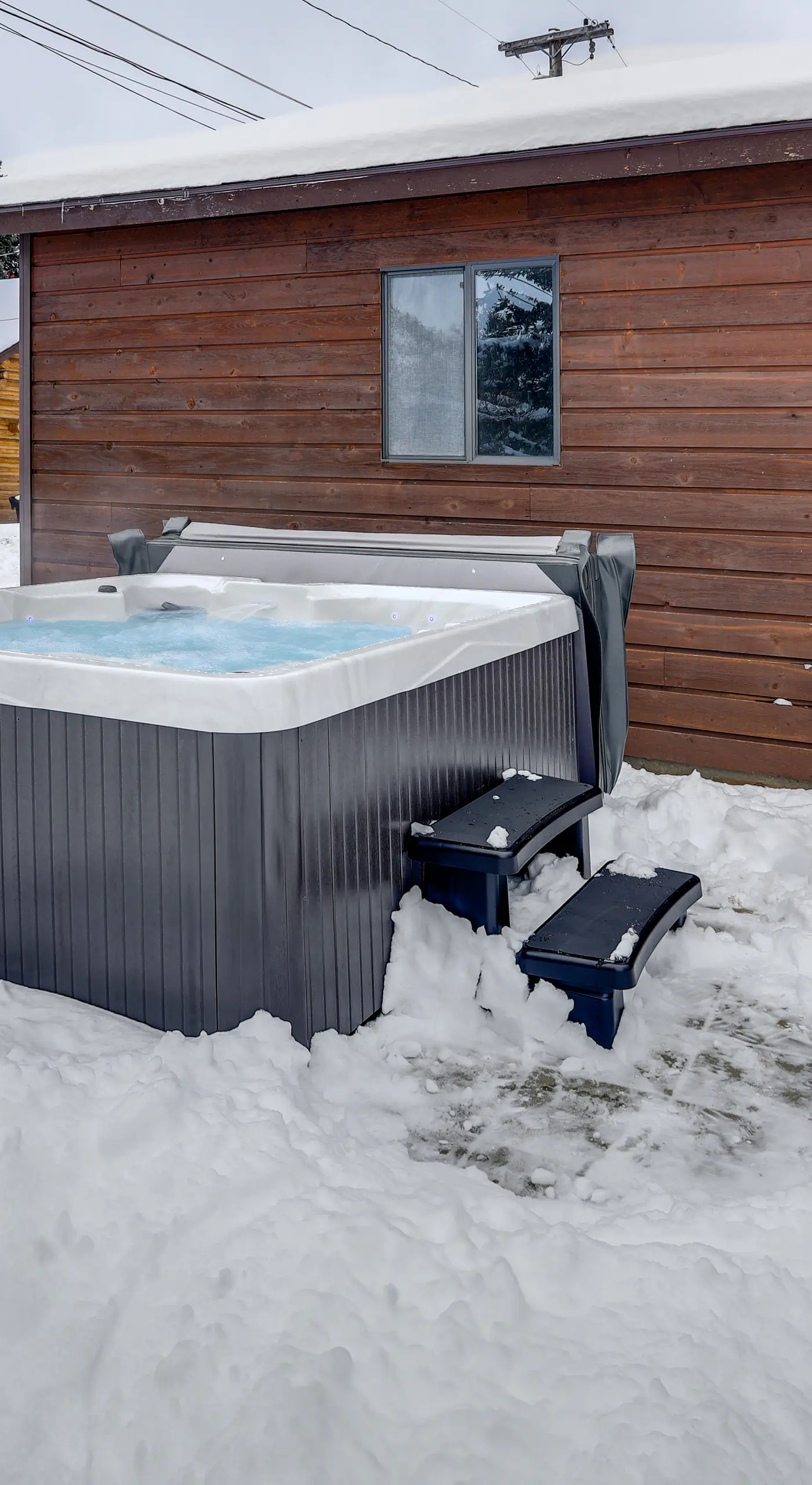 Red Lodge Cabin w/ Hot Tub ~ 1/2 Mi to Downtown!
